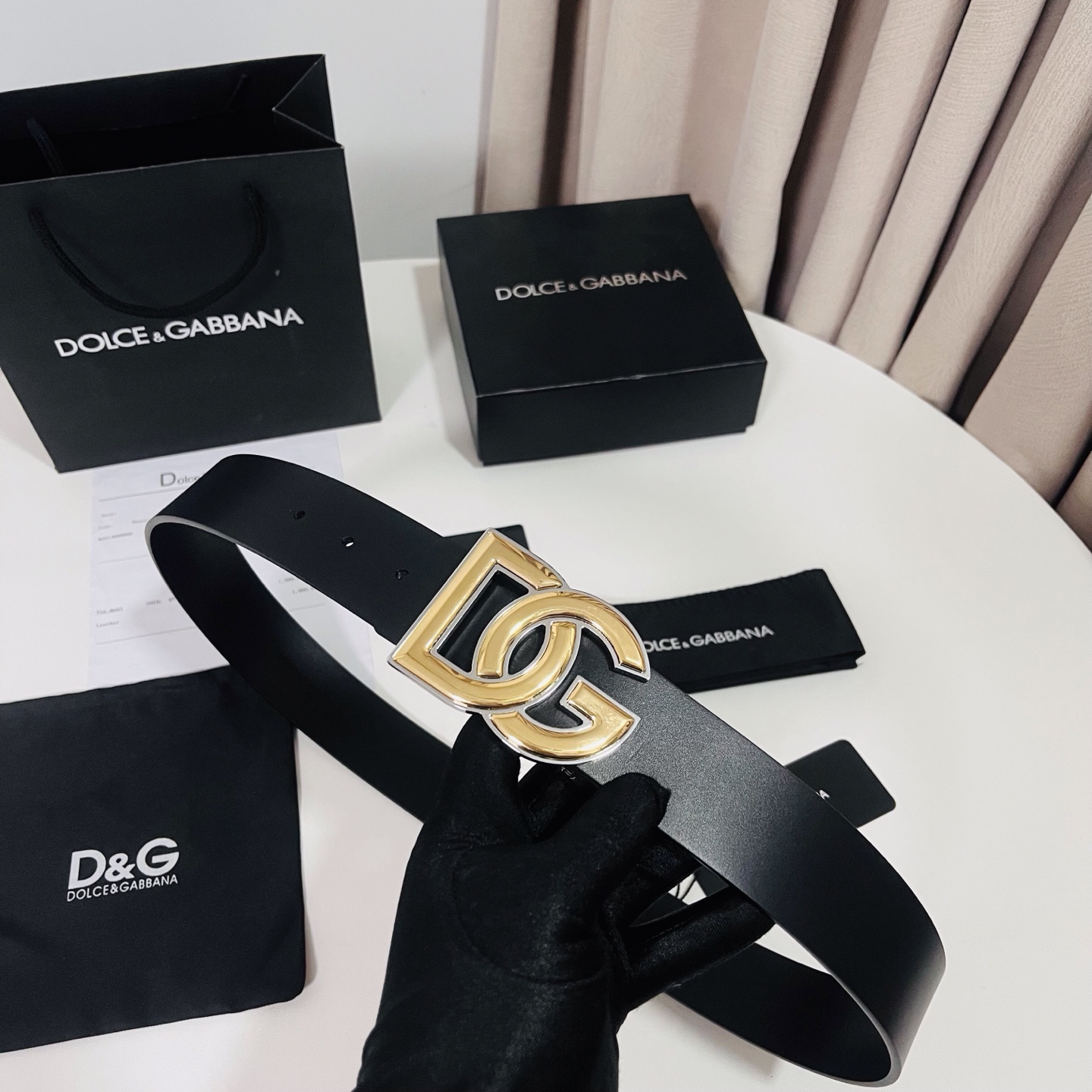 Dolce&Gabbana 新款 金色电镀金属徽标搭扣•搭扣下方设有点扣• 无镍搭扣与配件• 意大利制造