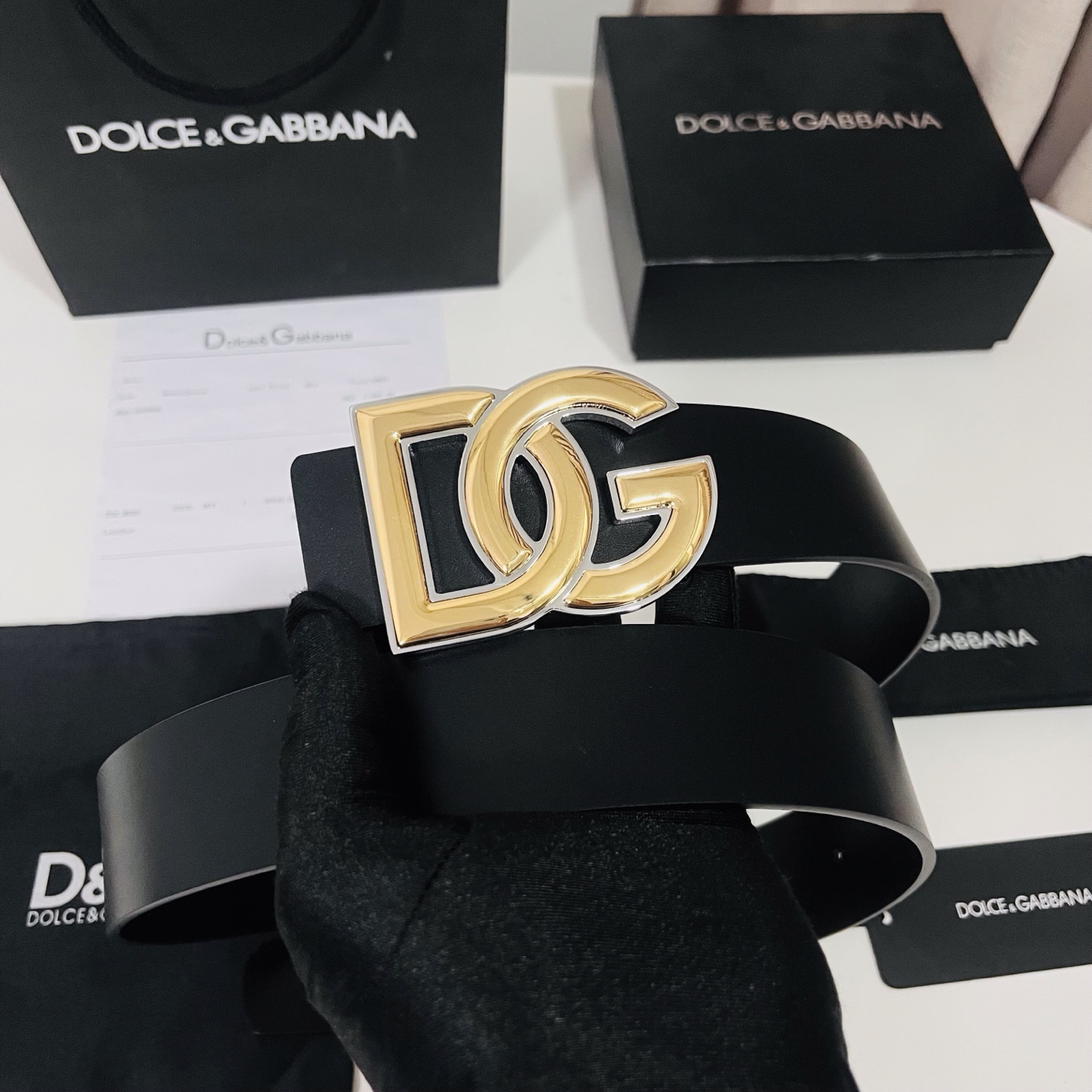 Dolce&Gabbana 新款 金色电镀金属徽标搭扣•搭扣下方设有点扣• 无镍搭扣与配件• 意大利制造