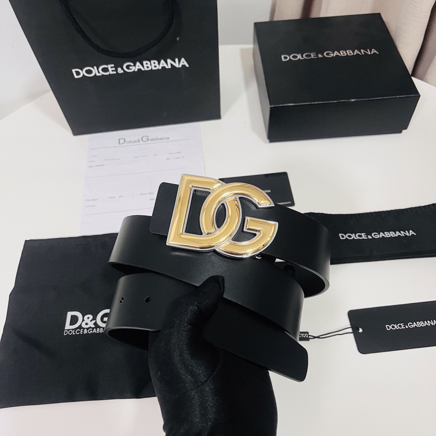 Dolce&Gabbana 新款 金色电镀金属徽标搭扣•搭扣下方设有点扣• 无镍搭扣与配件• 意大利制造