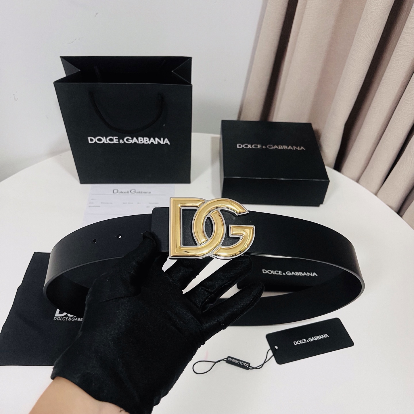 Dolce&Gabbana 新款 金色电镀金属徽标搭扣•搭扣下方设有点扣• 无镍搭扣与配件• 意大利制造