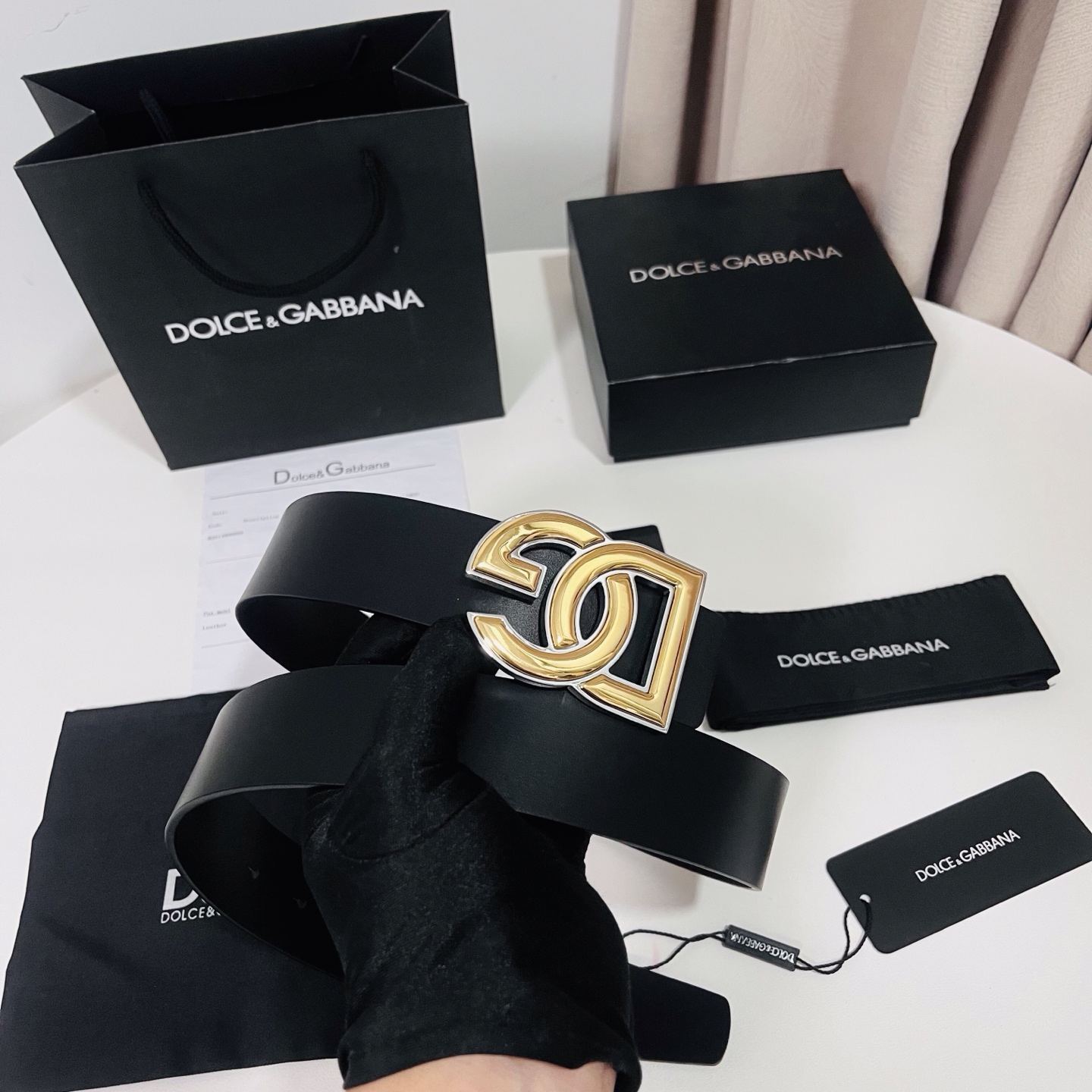 Dolce&Gabbana 新款 金色电镀金属徽标搭扣•搭扣下方设有点扣• 无镍搭扣与配件• 意大利制造