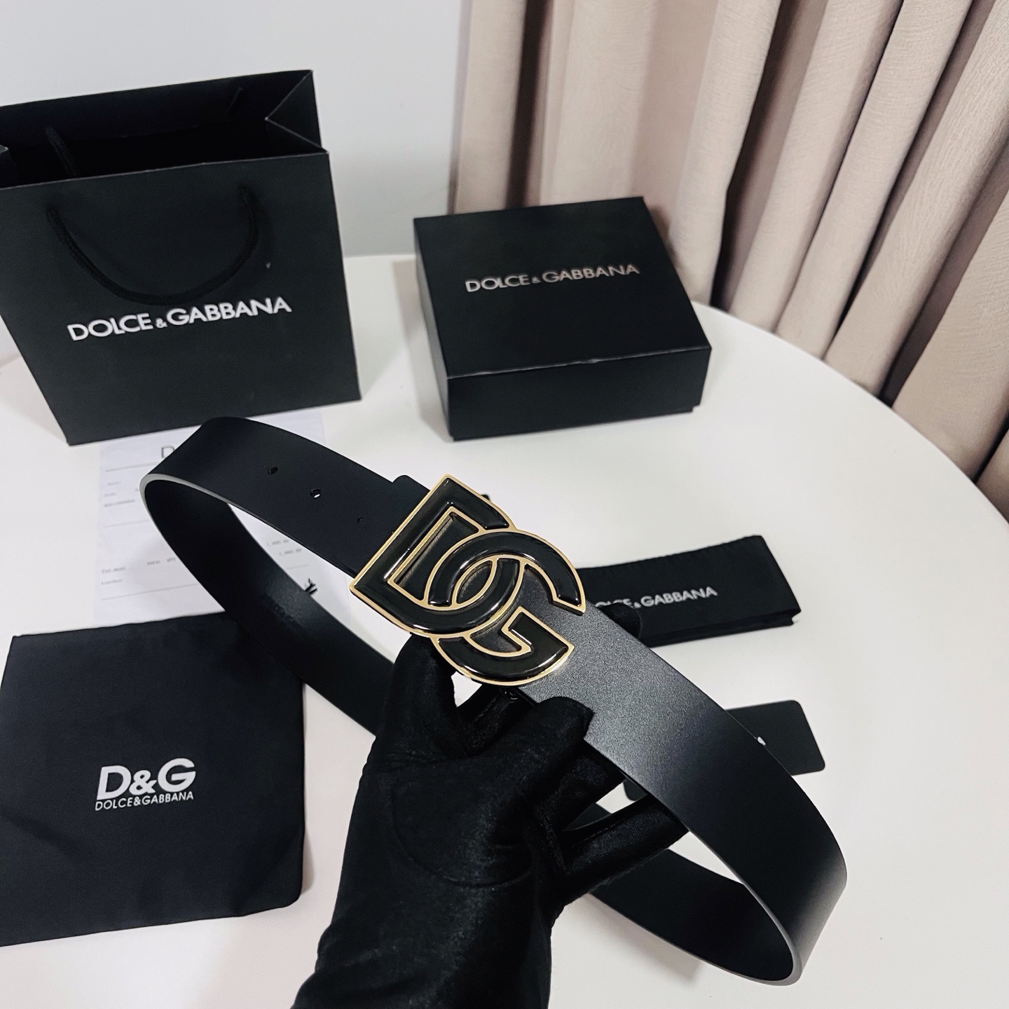 Dolce&Gabbana 新款 金色电镀金属徽标搭扣•搭扣下方设有点扣• 无镍搭扣与配件• 意大利制造