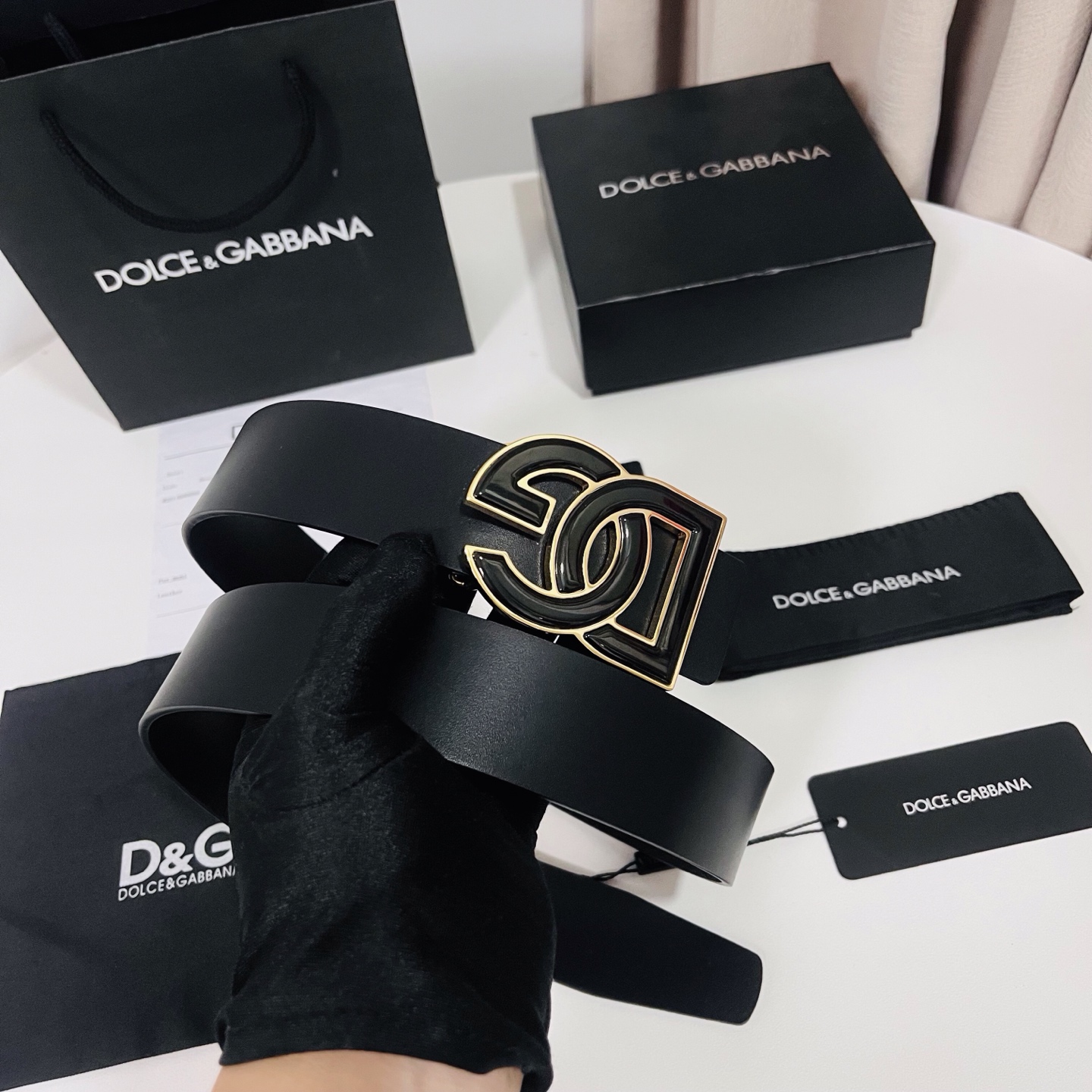 Dolce&Gabbana 新款 金色电镀金属徽标搭扣•搭扣下方设有点扣• 无镍搭扣与配件• 意大利制造