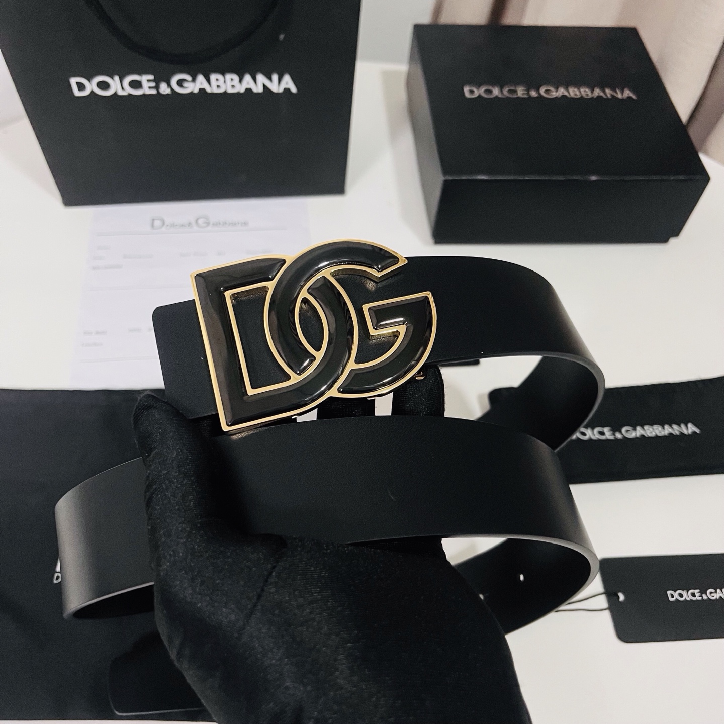 Dolce&Gabbana 新款 金色电镀金属徽标搭扣•搭扣下方设有点扣• 无镍搭扣与配件• 意大利制造