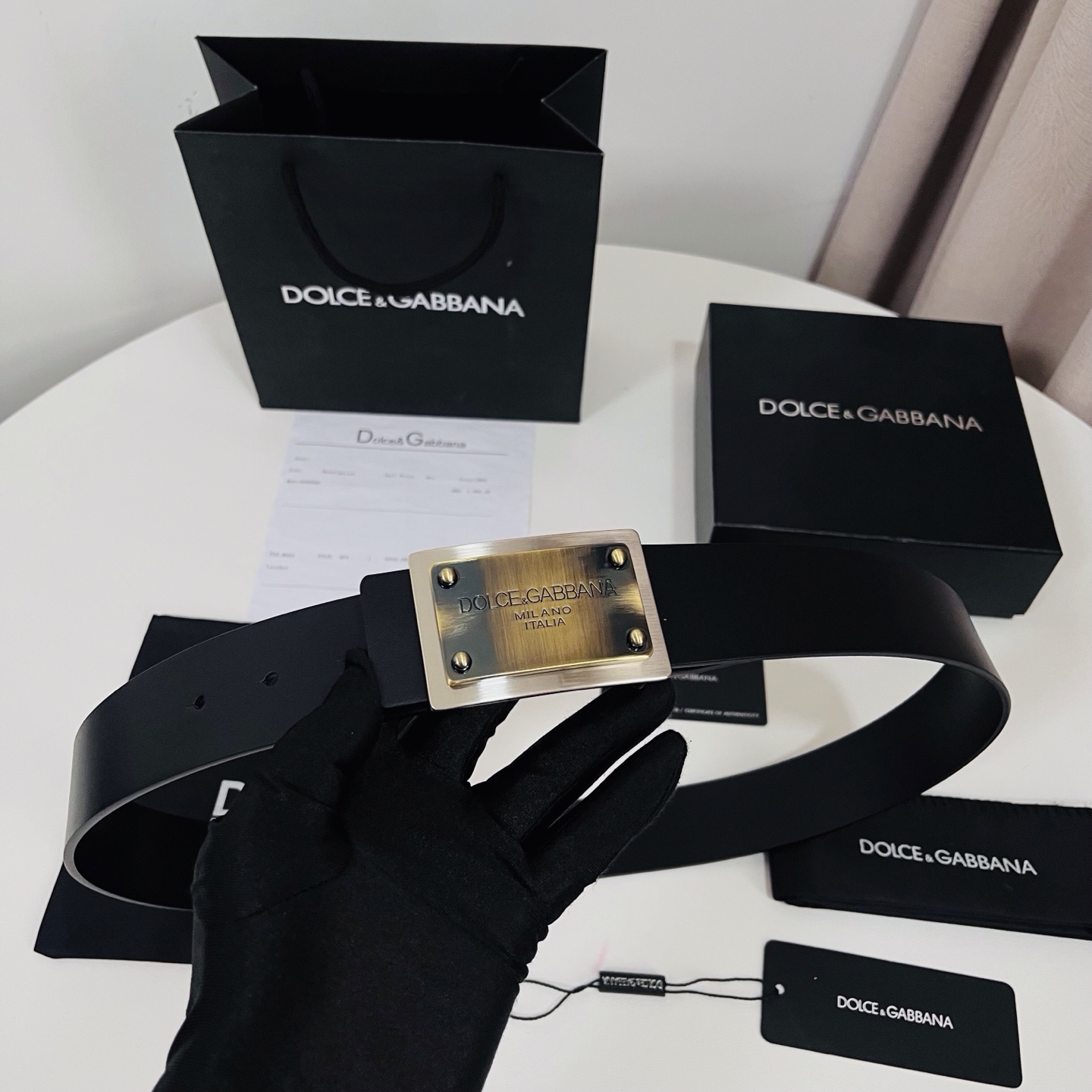 Dolce&Gabbana 新款 金色电镀金属徽标搭扣•搭扣下方设有点扣• 无镍搭扣与配件• 意大利制造