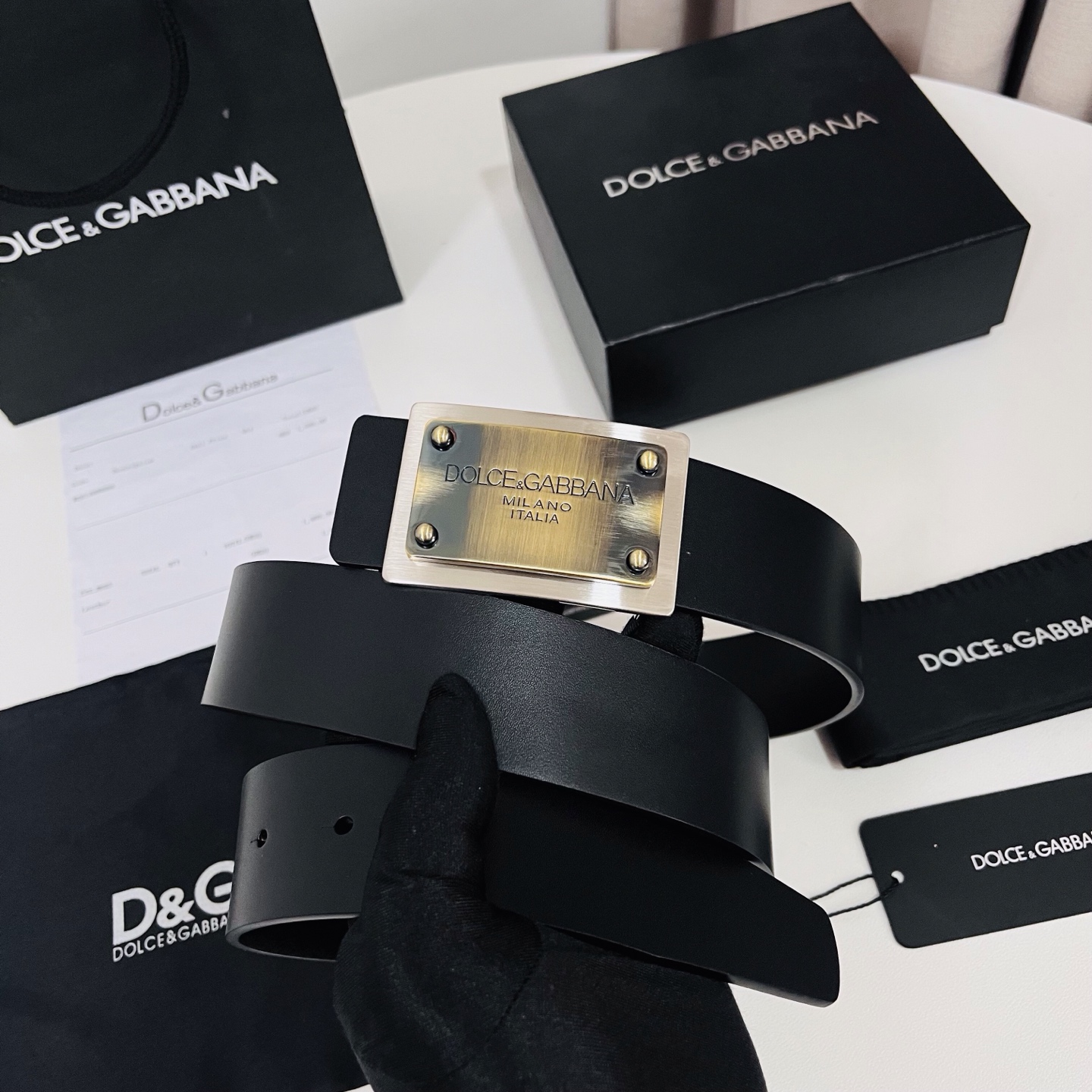 Dolce&Gabbana 新款 金色电镀金属徽标搭扣•搭扣下方设有点扣• 无镍搭扣与配件• 意大利制造
