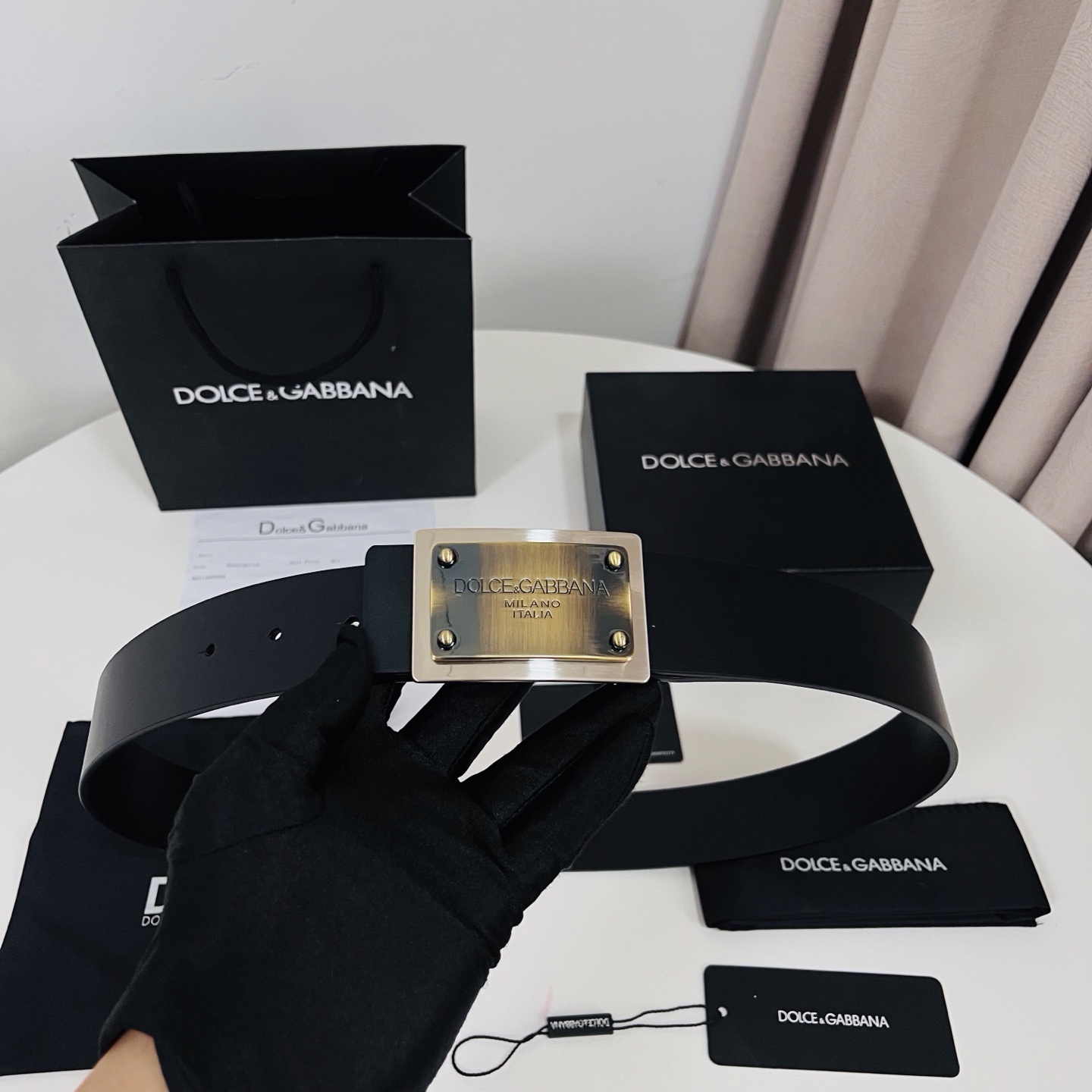 Dolce&Gabbana 新款 金色电镀金属徽标搭扣•搭扣下方设有点扣• 无镍搭扣与配件• 意大利制造