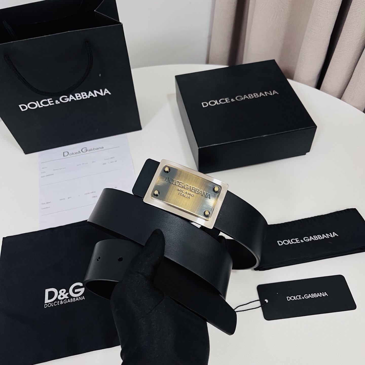 Dolce&Gabbana 新款 金色电镀金属徽标搭扣•搭扣下方设有点扣• 无镍搭扣与配件• 意大利制造
