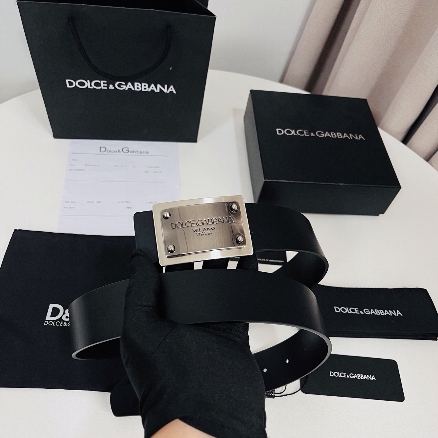 Dolce&Gabbana 新款 金色电镀金属徽标搭扣•搭扣下方设有点扣• 无镍搭扣与配件• 意大利制造