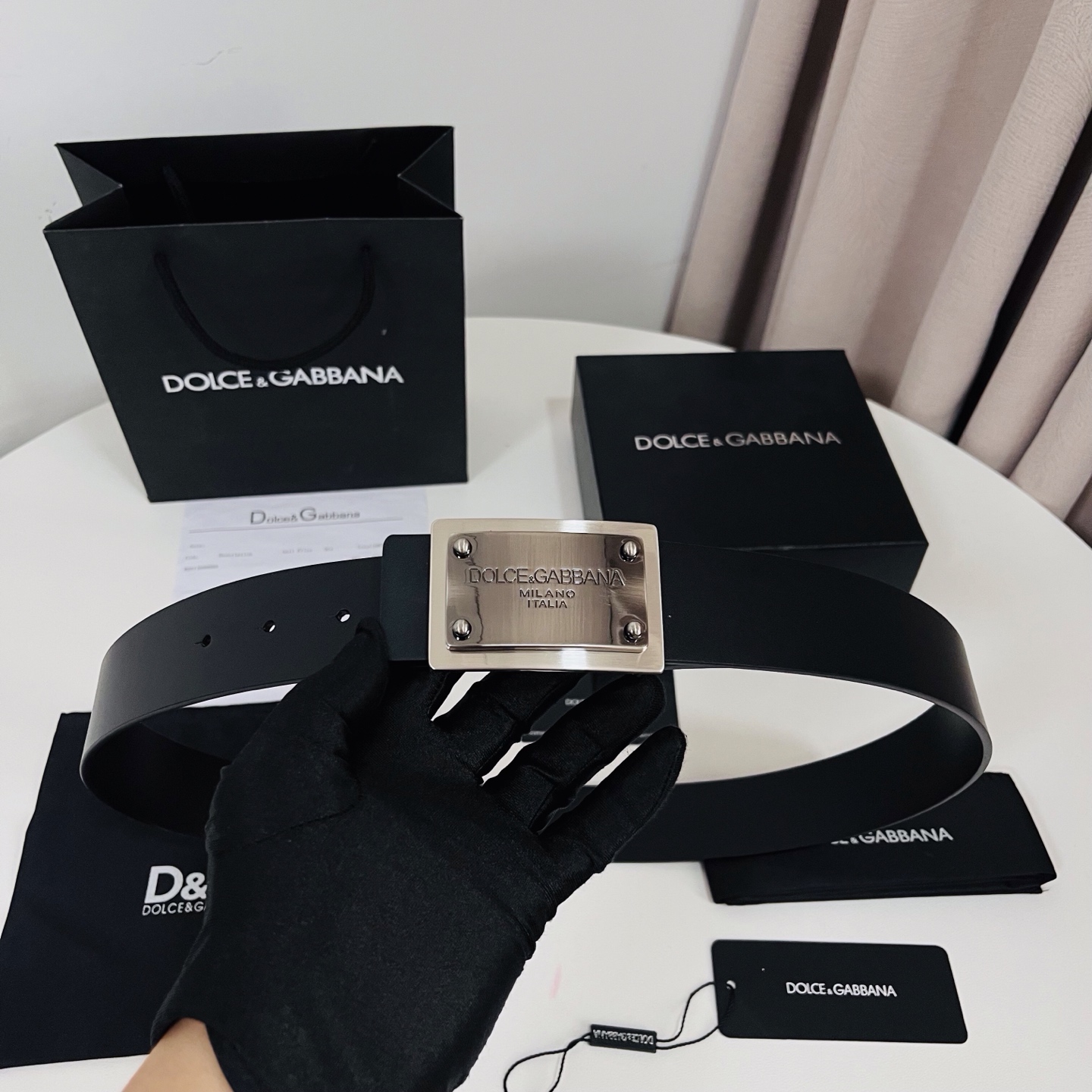 Dolce&Gabbana 新款 金色电镀金属徽标搭扣•搭扣下方设有点扣• 无镍搭扣与配件• 意大利制造