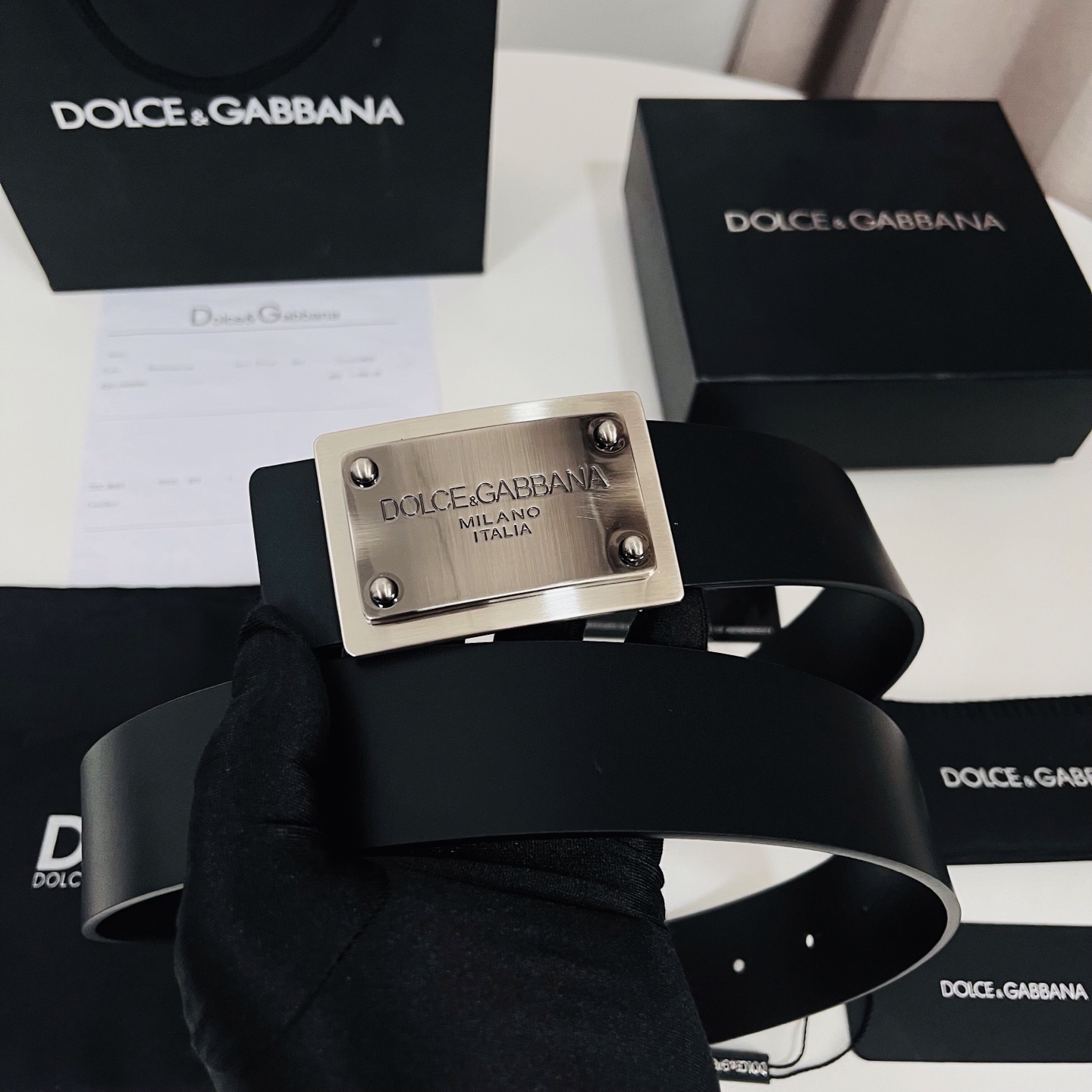 Dolce&Gabbana 新款 金色电镀金属徽标搭扣•搭扣下方设有点扣• 无镍搭扣与配件• 意大利制造