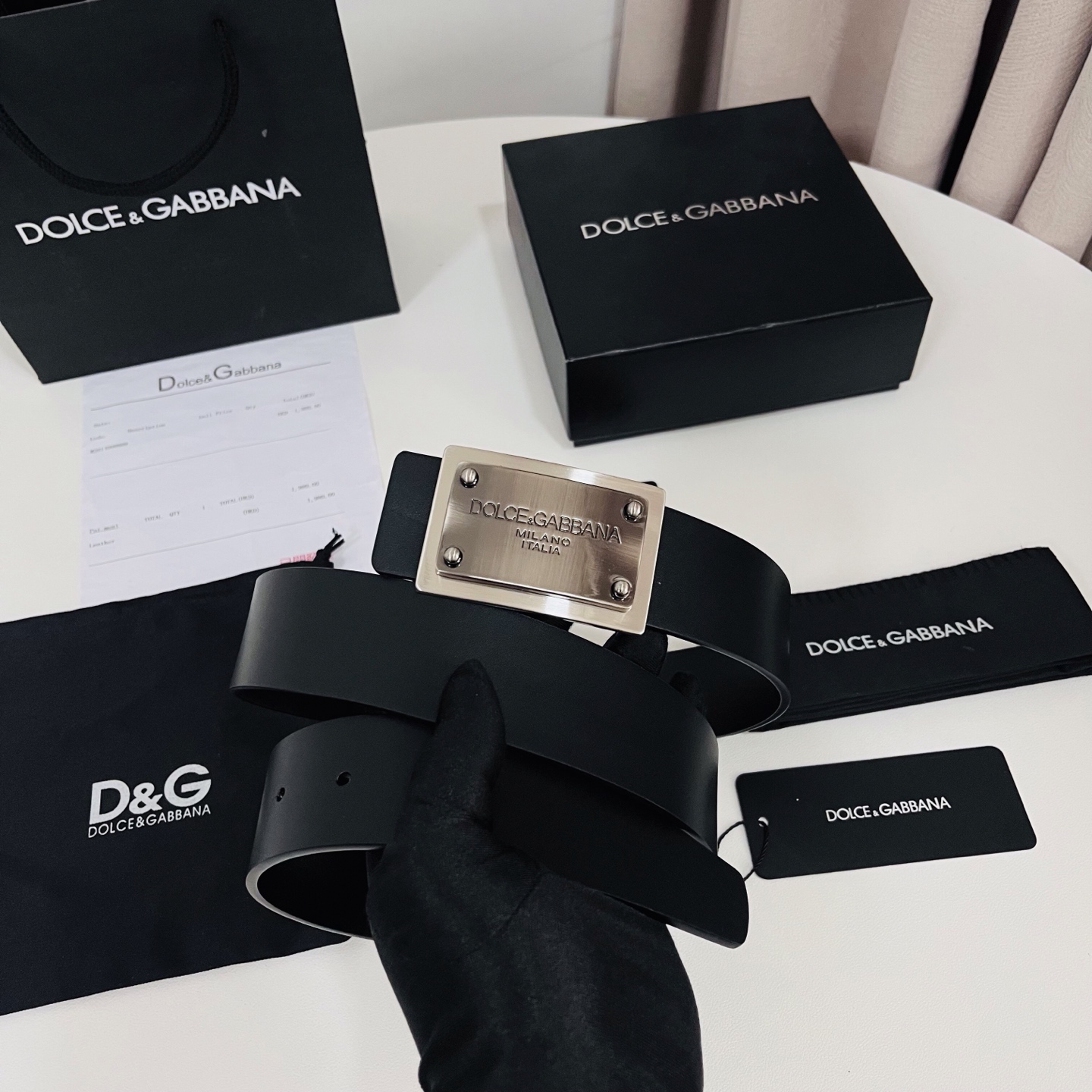 Dolce&Gabbana 新款 金色电镀金属徽标搭扣•搭扣下方设有点扣• 无镍搭扣与配件• 意大利制造