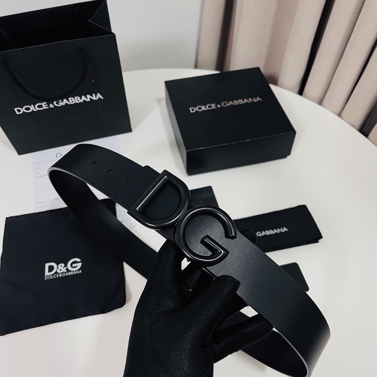 Dolce&Gabbana 新款 金色电镀金属徽标搭扣•搭扣下方设有点扣• 无镍搭扣与配件• 意大利制造