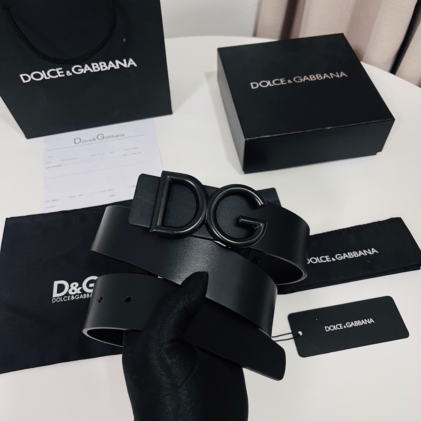 Dolce&Gabbana 新款 金色电镀金属徽标搭扣•搭扣下方设有点扣• 无镍搭扣与配件• 意大利制造