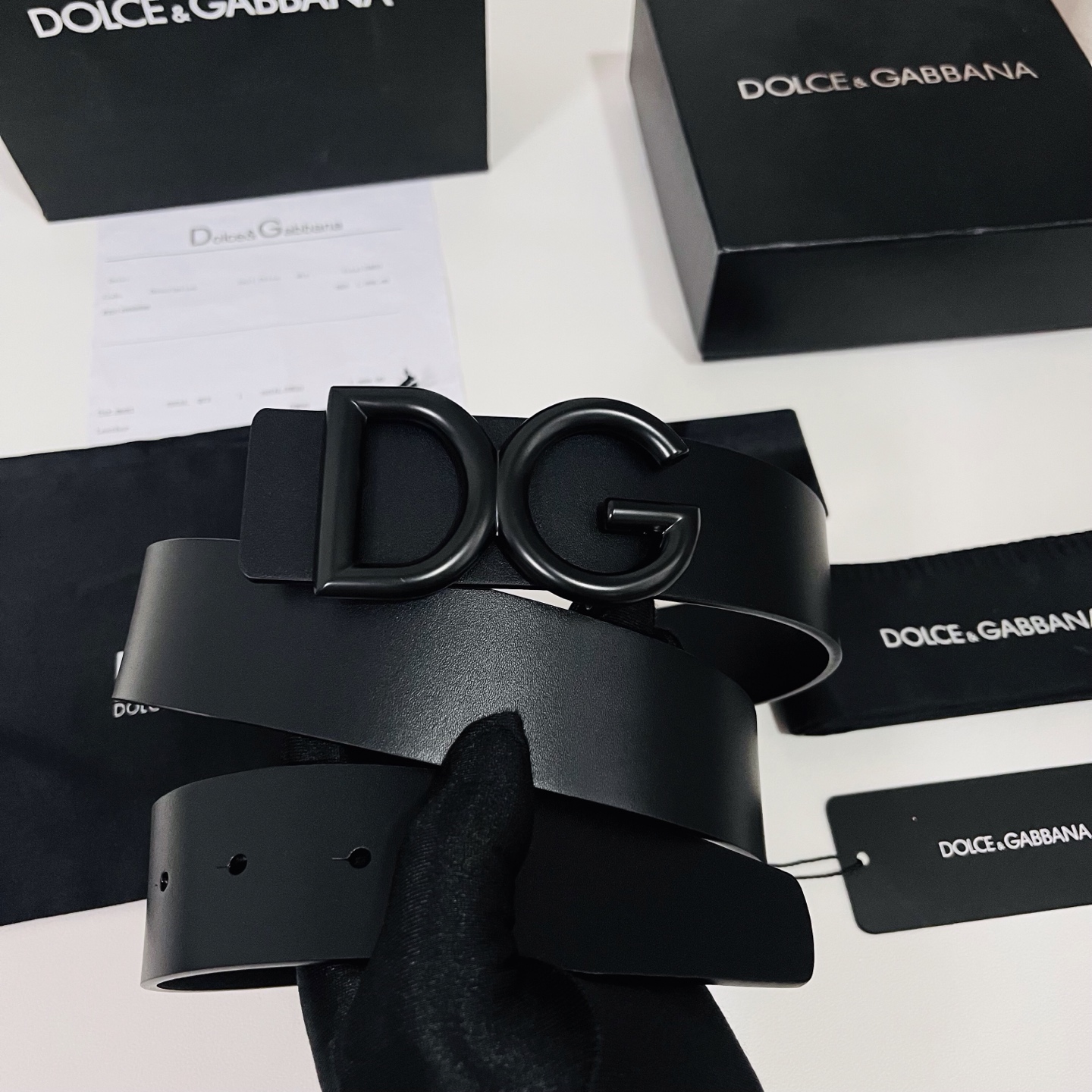 Dolce&Gabbana 新款 金色电镀金属徽标搭扣•搭扣下方设有点扣• 无镍搭扣与配件• 意大利制造