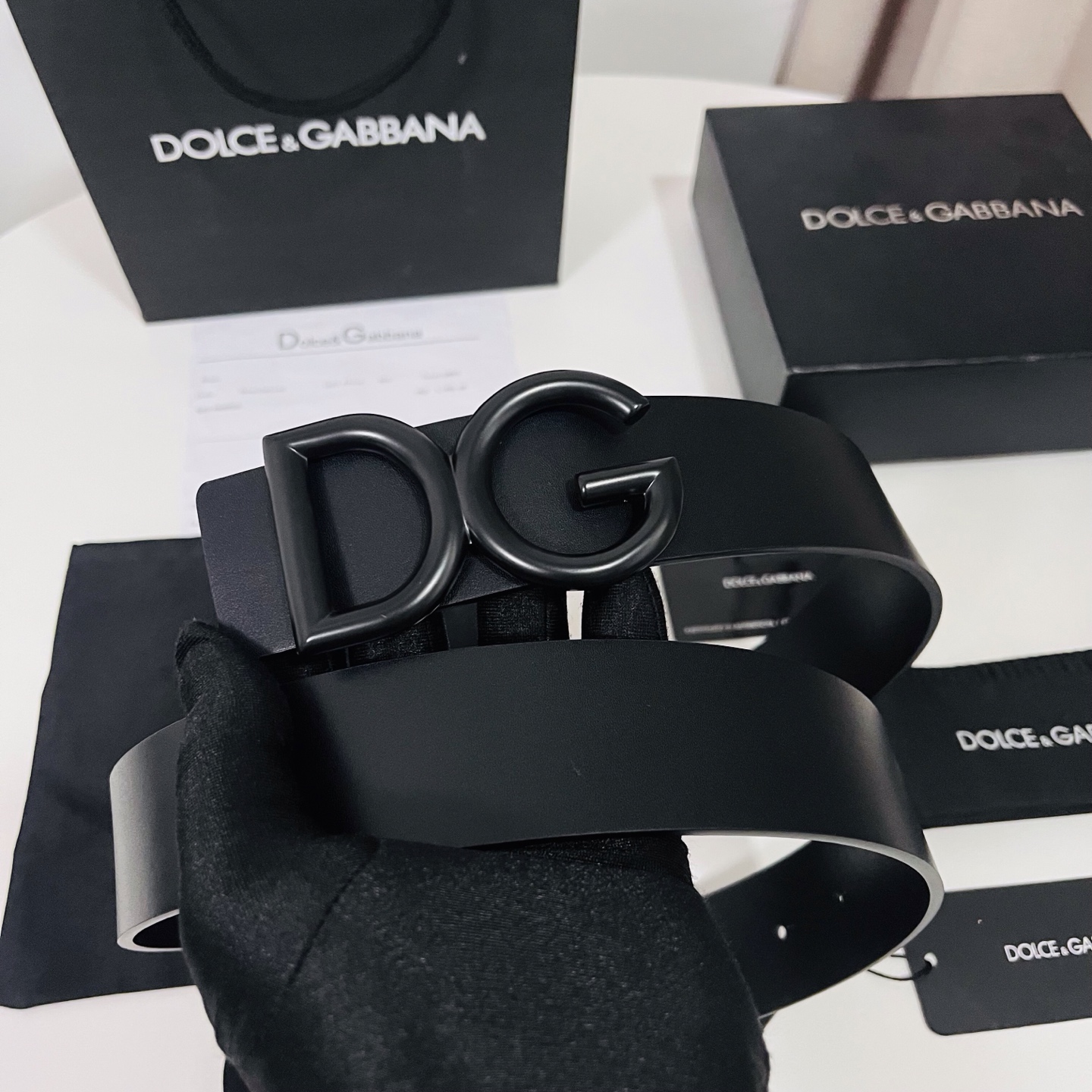 Dolce&Gabbana 新款 金色电镀金属徽标搭扣•搭扣下方设有点扣• 无镍搭扣与配件• 意大利制造
