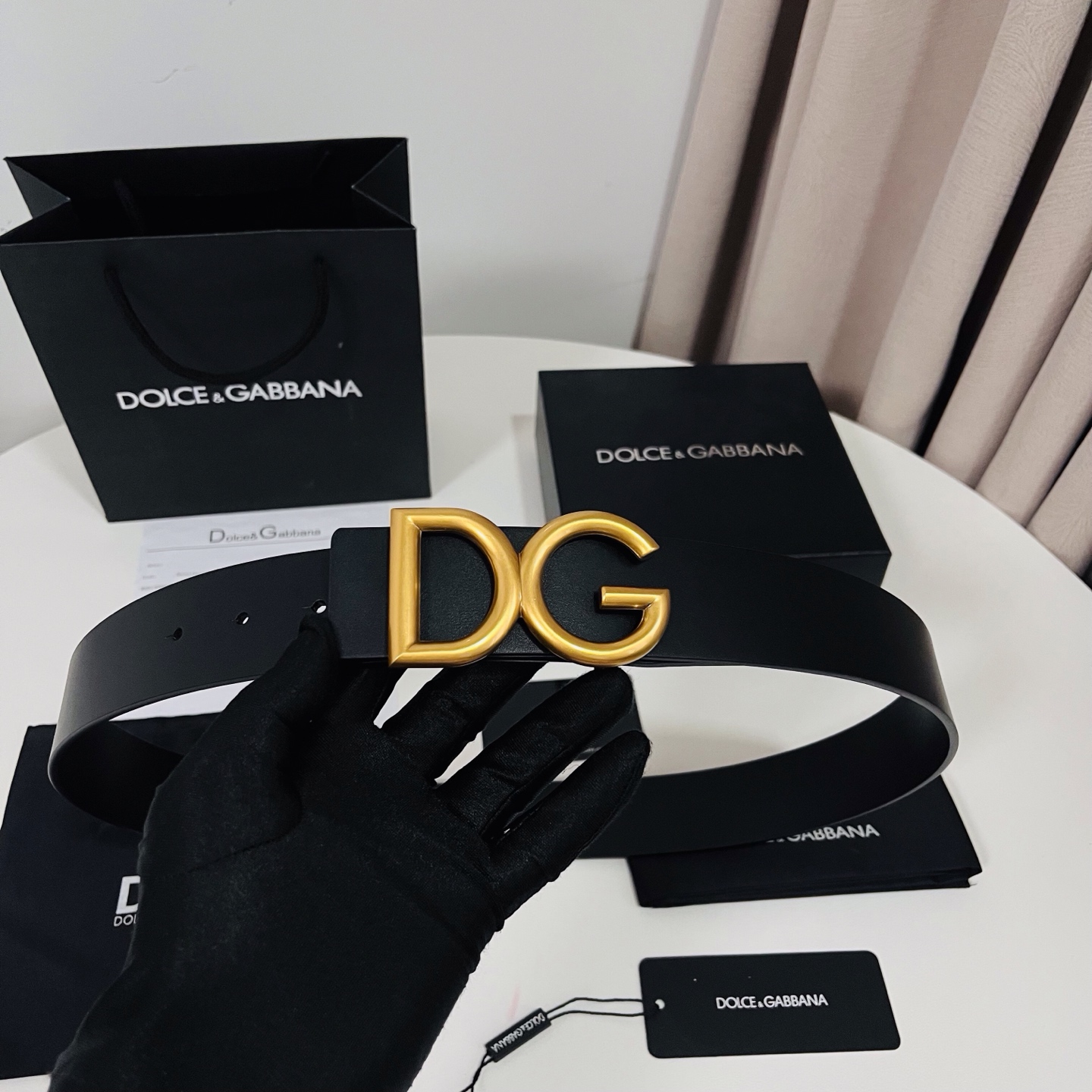 Dolce&Gabbana 新款 金色电镀金属徽标搭扣•搭扣下方设有点扣• 无镍搭扣与配件• 意大利制造