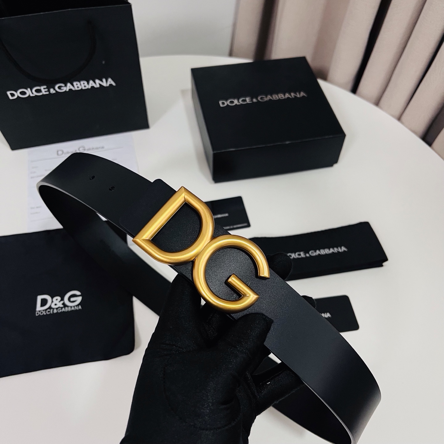 Dolce&Gabbana 新款 金色电镀金属徽标搭扣•搭扣下方设有点扣• 无镍搭扣与配件• 意大利制造