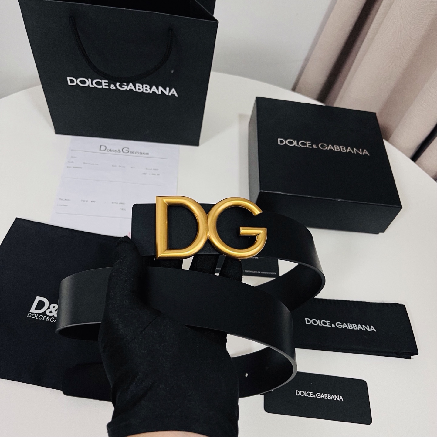 Dolce&Gabbana 新款 金色电镀金属徽标搭扣•搭扣下方设有点扣• 无镍搭扣与配件• 意大利制造