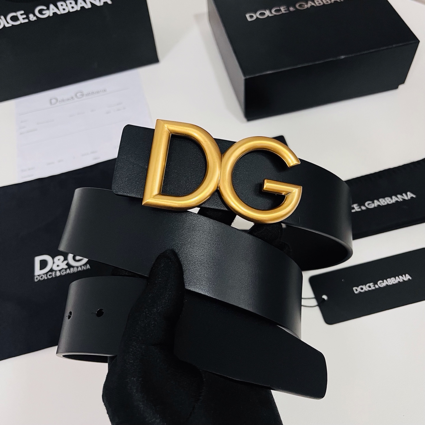 Dolce&Gabbana 新款 金色电镀金属徽标搭扣•搭扣下方设有点扣• 无镍搭扣与配件• 意大利制造