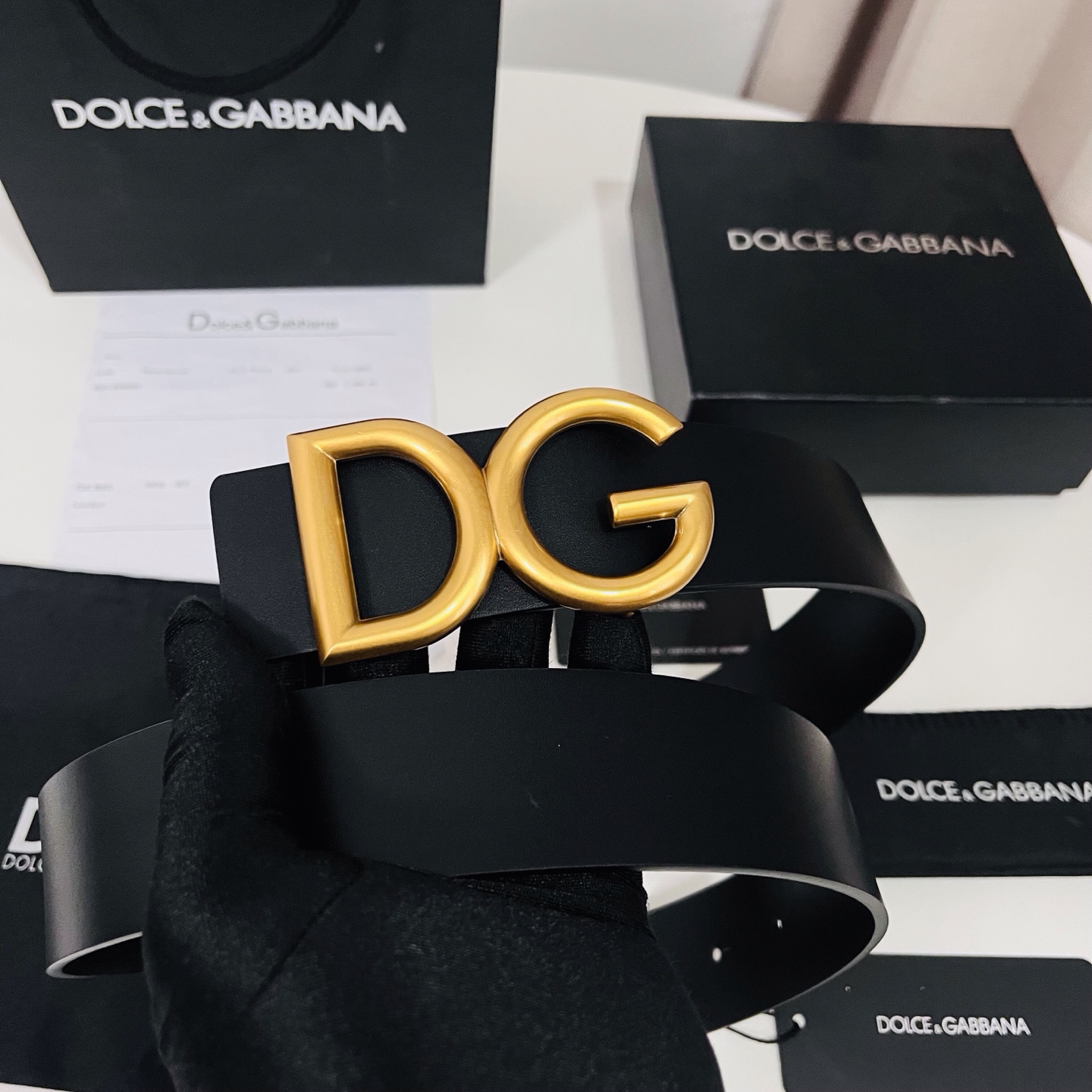 Dolce&Gabbana 新款 金色电镀金属徽标搭扣•搭扣下方设有点扣• 无镍搭扣与配件• 意大利制造