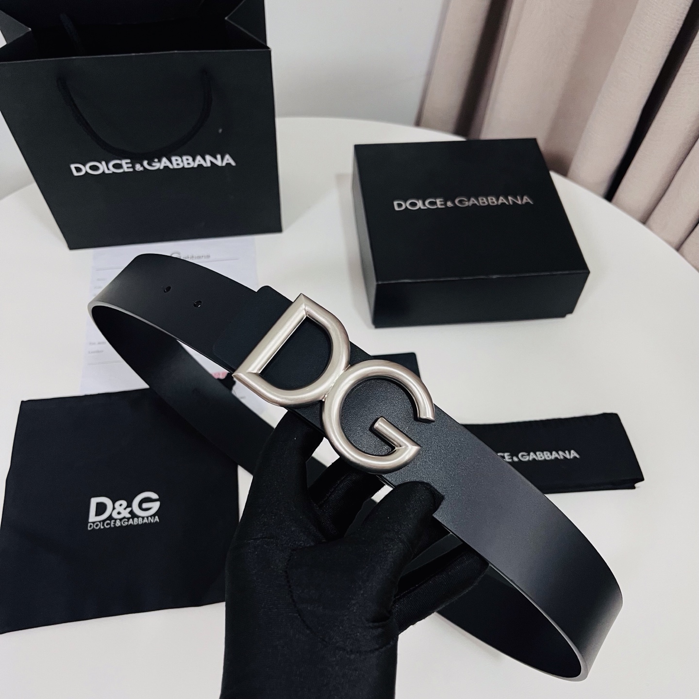 Dolce&Gabbana 新款 金色电镀金属徽标搭扣•搭扣下方设有点扣• 无镍搭扣与配件• 意大利制造
