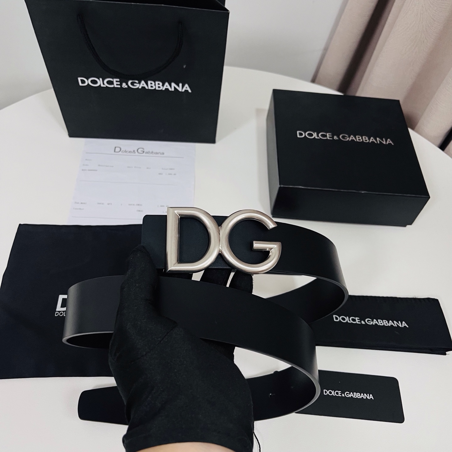 Dolce&Gabbana 新款 金色电镀金属徽标搭扣•搭扣下方设有点扣• 无镍搭扣与配件• 意大利制造