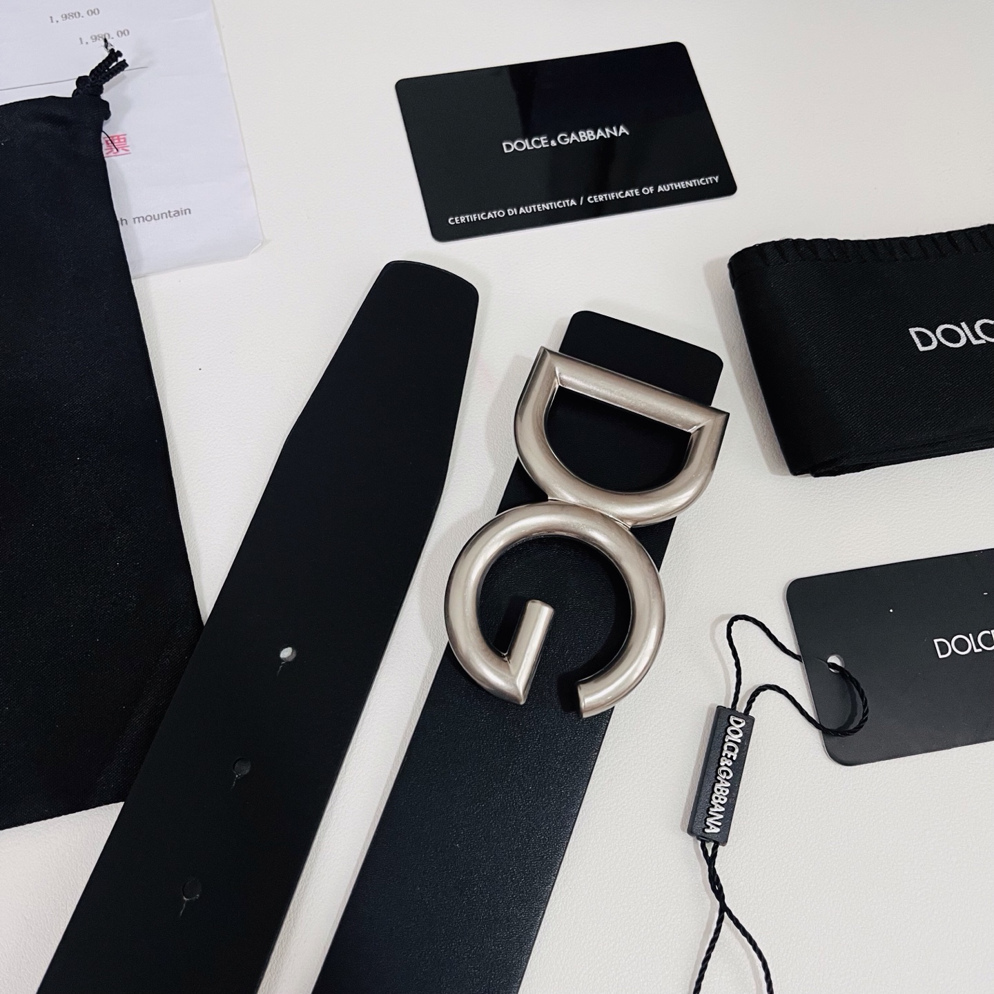 Dolce&Gabbana 新款 金色电镀金属徽标搭扣•搭扣下方设有点扣• 无镍搭扣与配件• 意大利制造