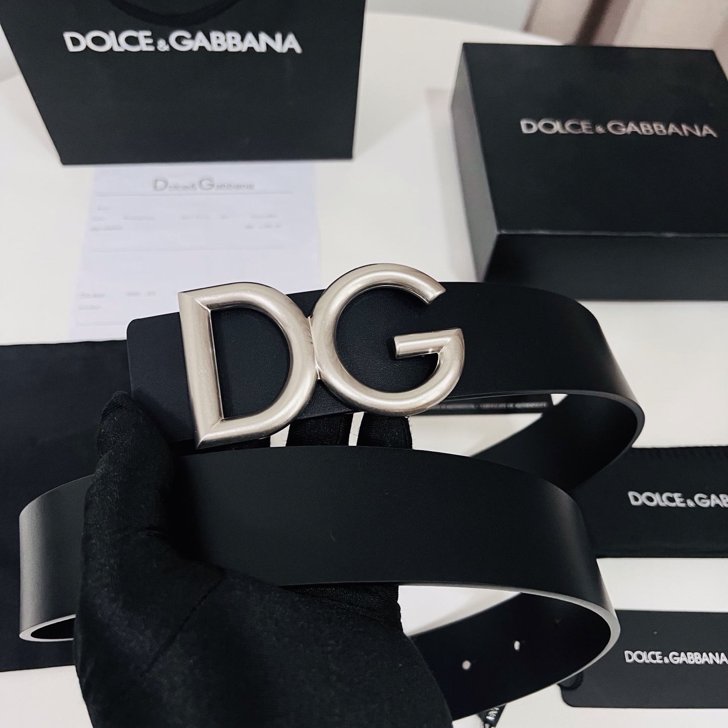 Dolce&Gabbana 新款 金色电镀金属徽标搭扣•搭扣下方设有点扣• 无镍搭扣与配件• 意大利制造