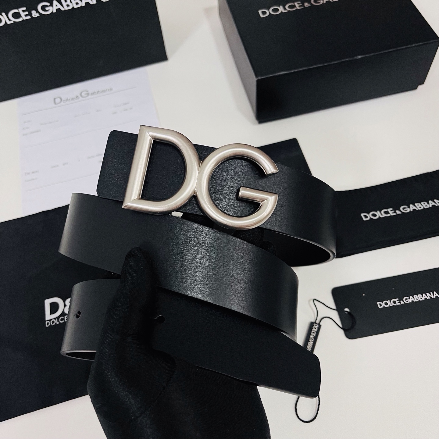 Dolce&Gabbana 新款 金色电镀金属徽标搭扣•搭扣下方设有点扣• 无镍搭扣与配件• 意大利制造
