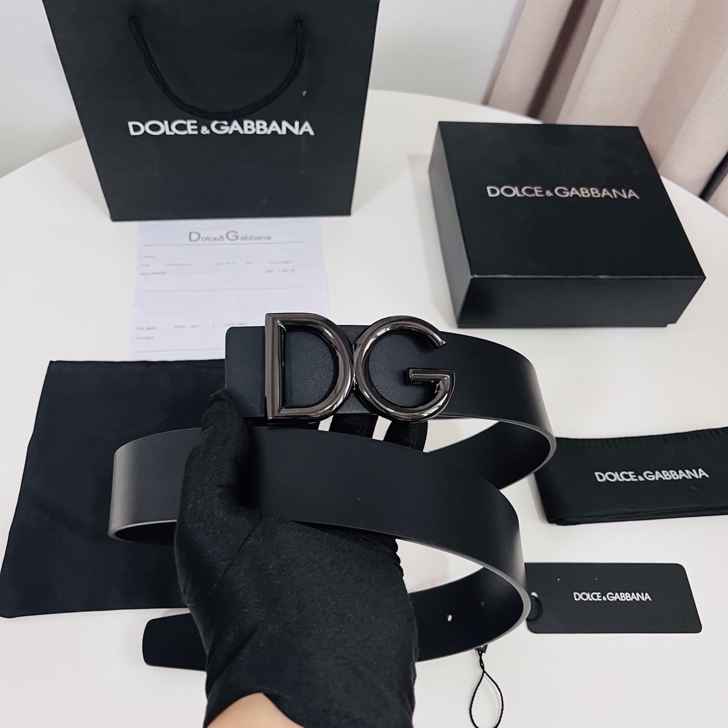 Dolce&Gabbana 新款 金色电镀金属徽标搭扣•搭扣下方设有点扣• 无镍搭扣与配件• 意大利制造