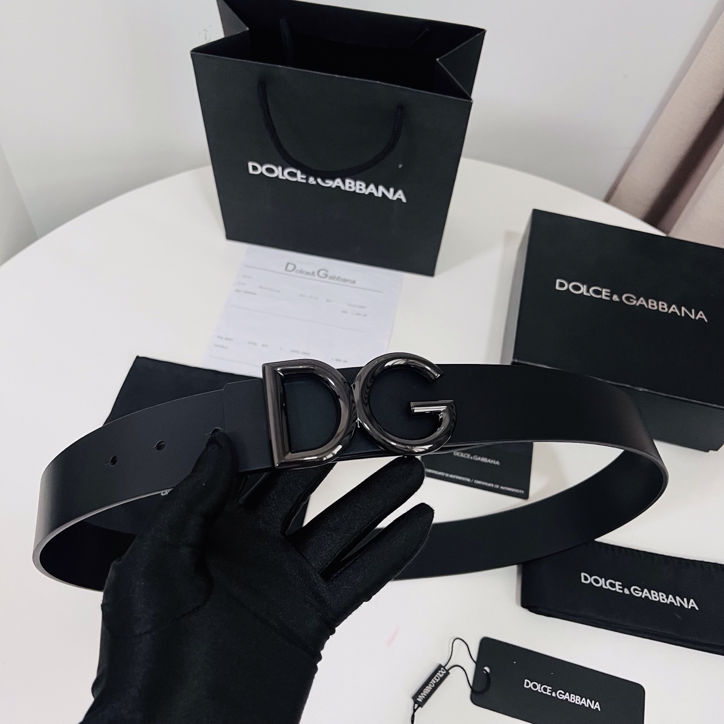 Dolce&Gabbana 新款 金色电镀金属徽标搭扣•搭扣下方设有点扣• 无镍搭扣与配件• 意大利制造