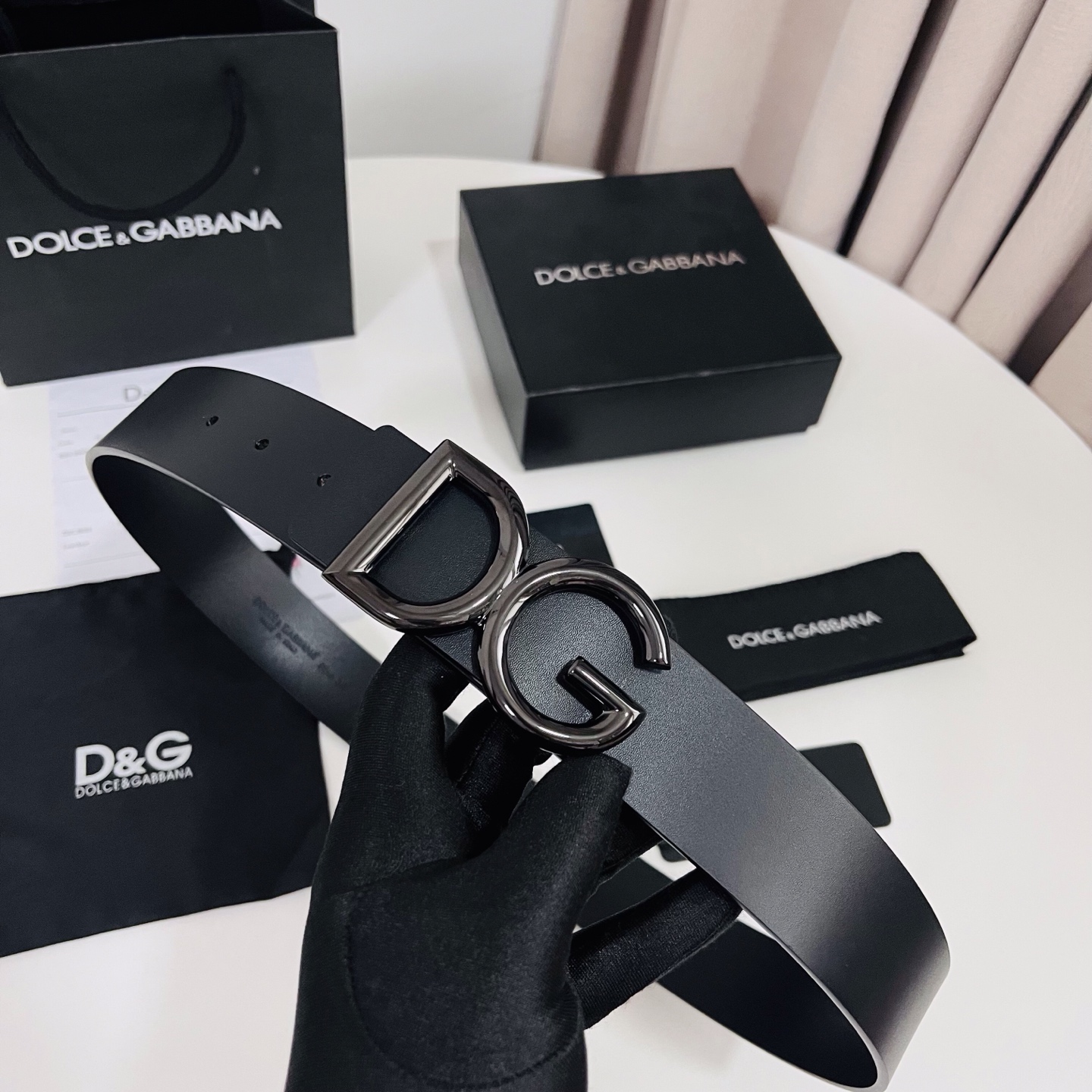 Dolce&Gabbana 新款 金色电镀金属徽标搭扣•搭扣下方设有点扣• 无镍搭扣与配件• 意大利制造