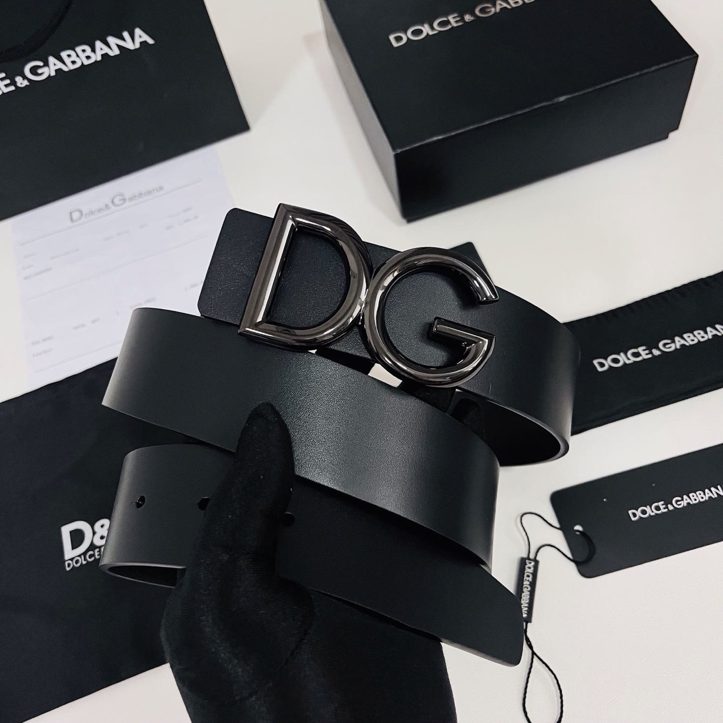 Dolce&Gabbana 新款 金色电镀金属徽标搭扣•搭扣下方设有点扣• 无镍搭扣与配件• 意大利制造