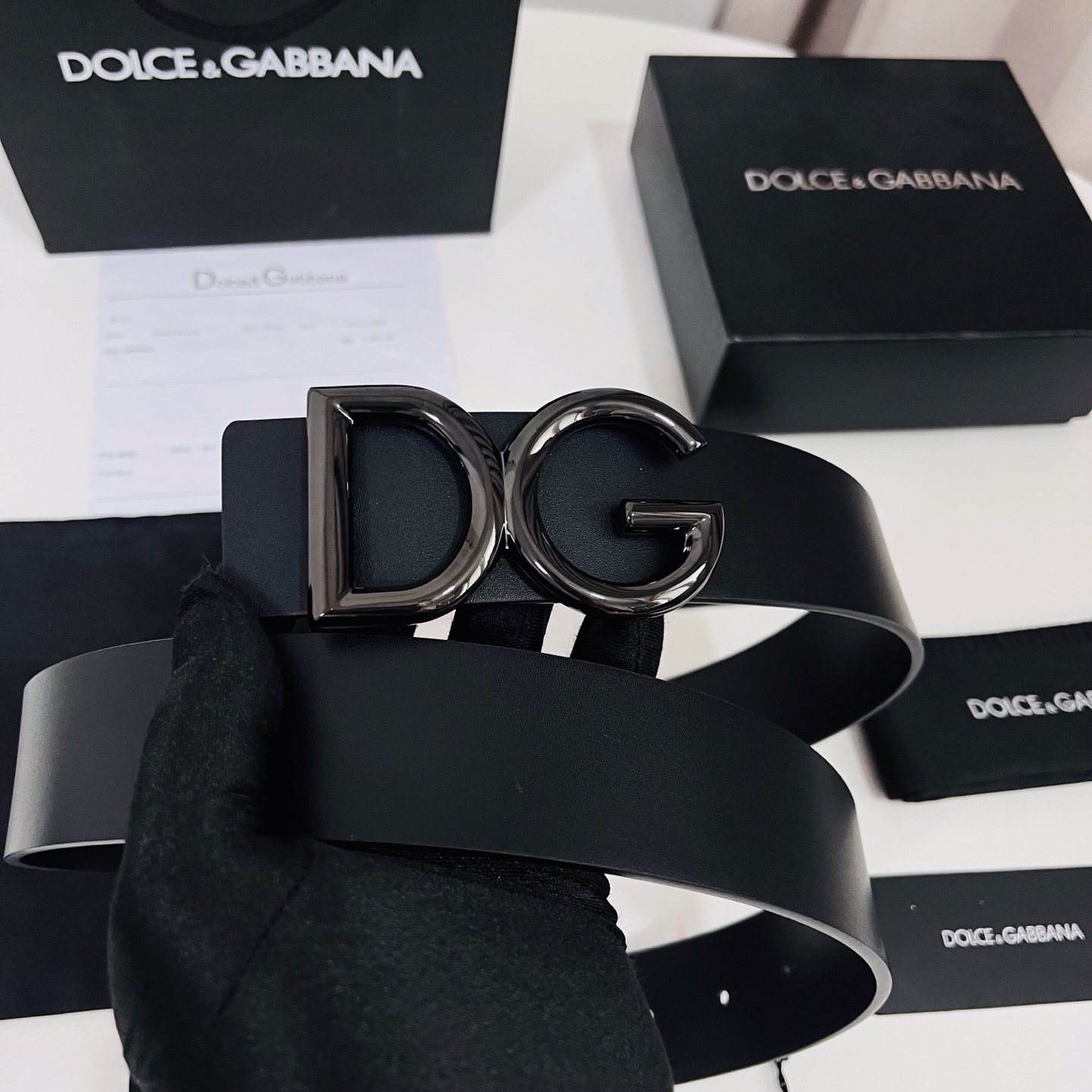 Dolce&Gabbana 新款 金色电镀金属徽标搭扣•搭扣下方设有点扣• 无镍搭扣与配件• 意大利制造