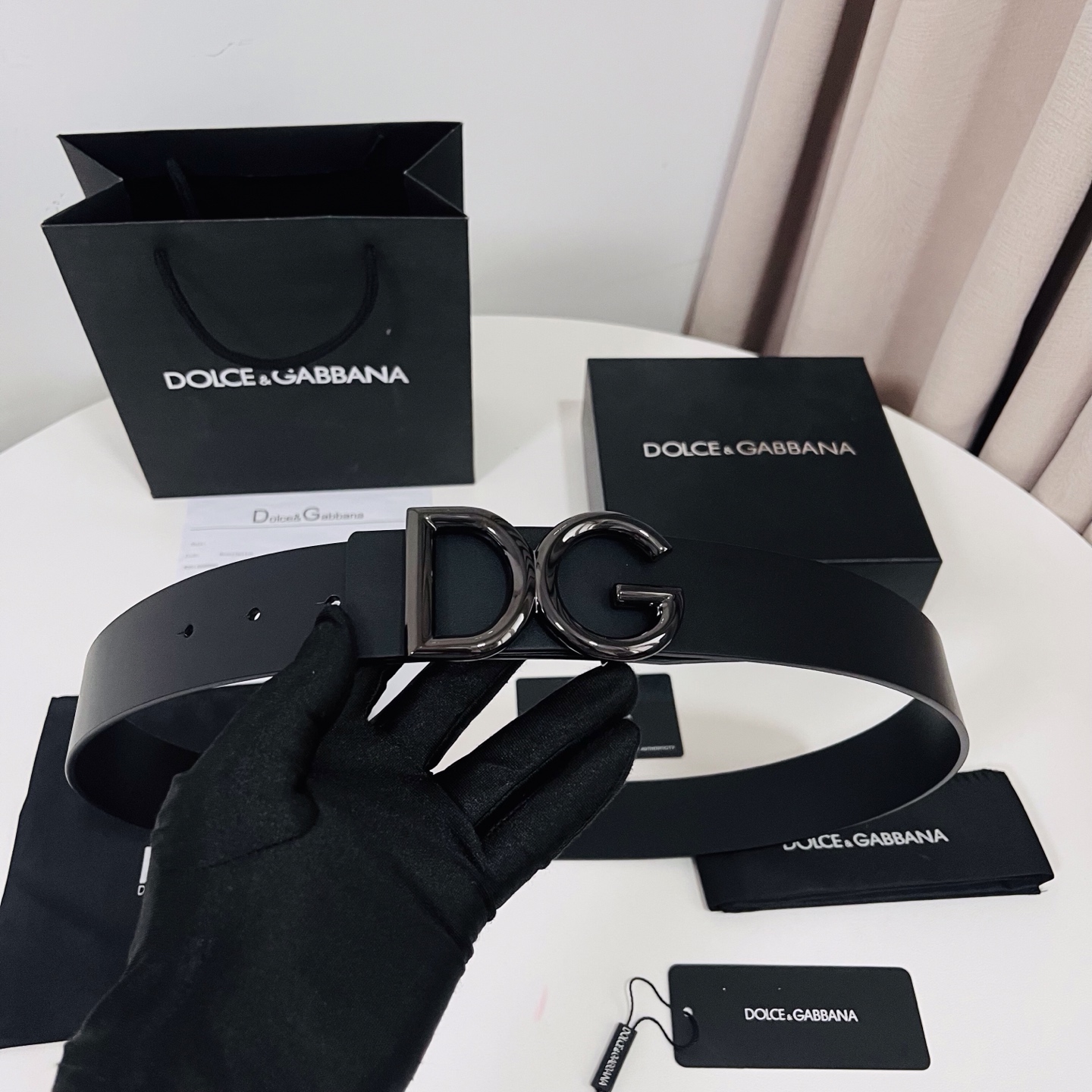 Dolce&Gabbana 新款 金色电镀金属徽标搭扣•搭扣下方设有点扣• 无镍搭扣与配件• 意大利制造
