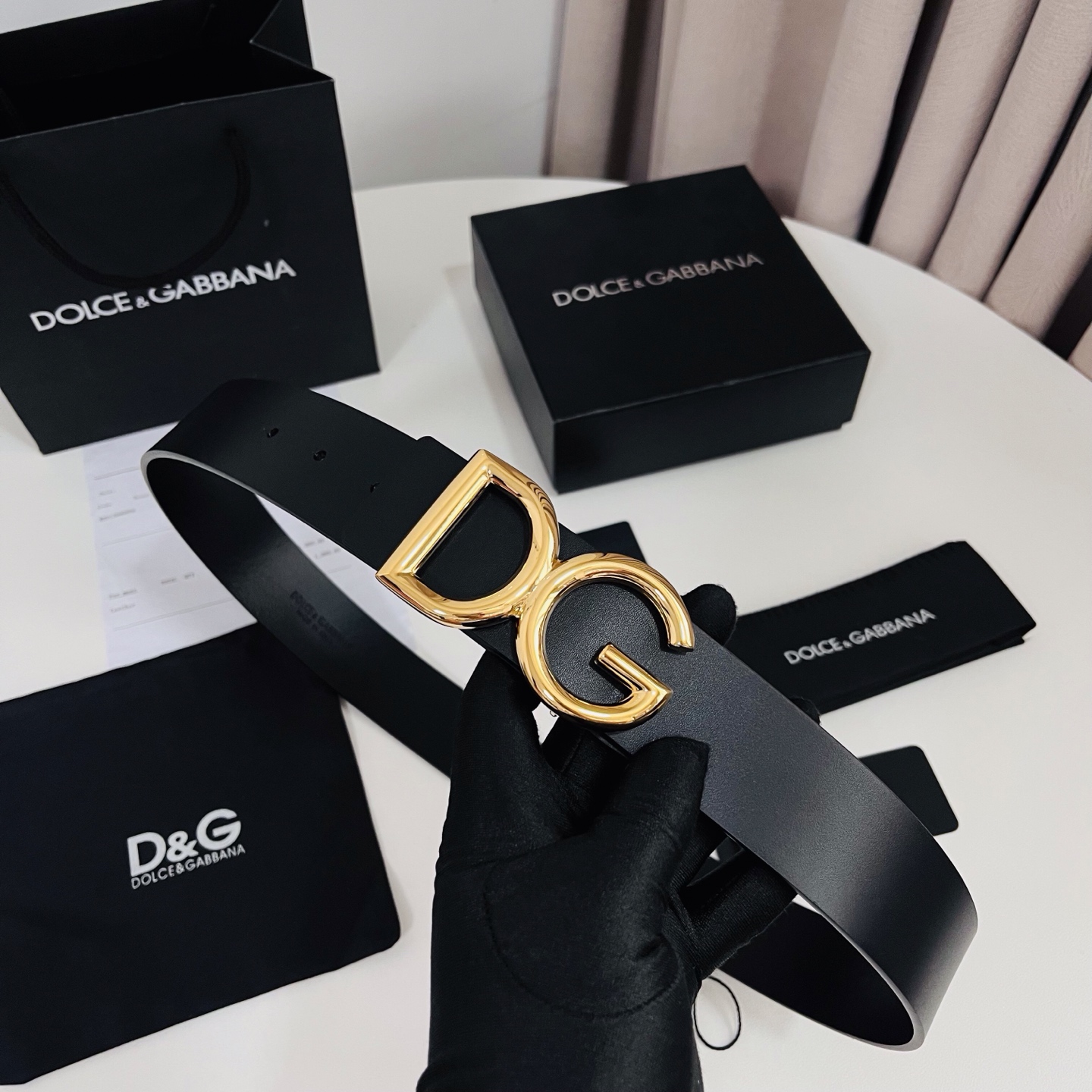 Dolce&Gabbana 新款 金色电镀金属徽标搭扣•搭扣下方设有点扣• 无镍搭扣与配件• 意大利制造