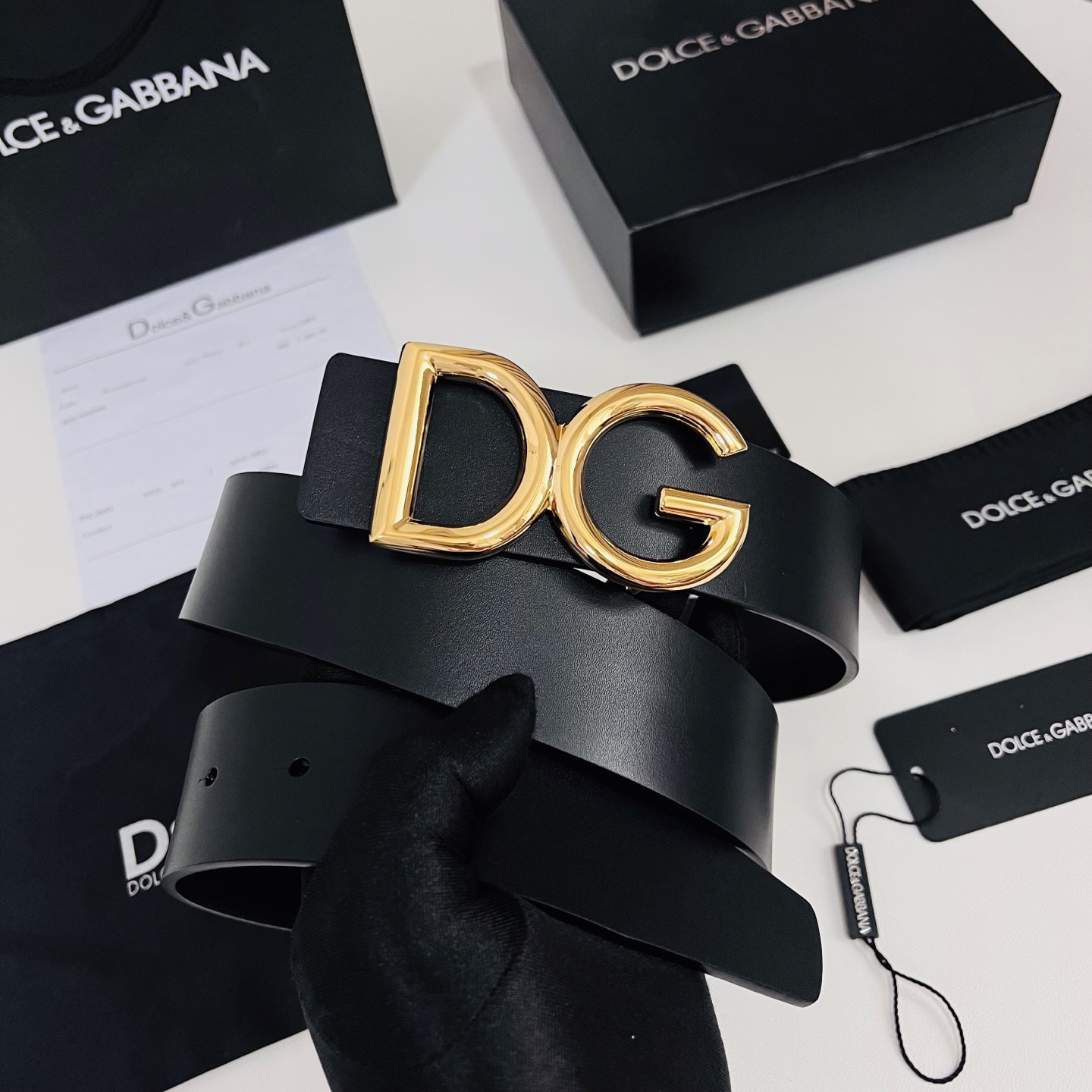 Dolce&Gabbana 新款 金色电镀金属徽标搭扣•搭扣下方设有点扣• 无镍搭扣与配件• 意大利制造