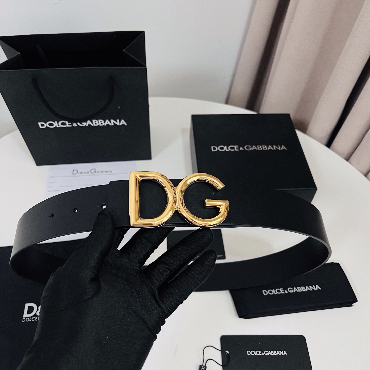 Dolce&Gabbana 新款 金色电镀金属徽标搭扣•搭扣下方设有点扣• 无镍搭扣与配件• 意大利制造