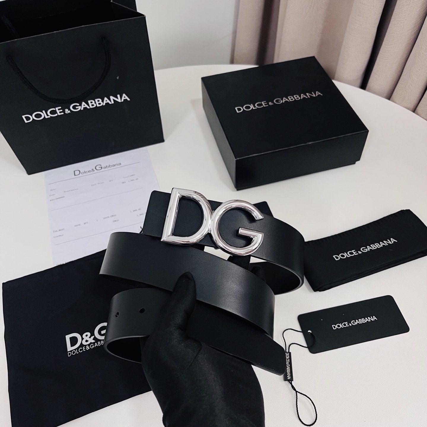Dolce&Gabbana 新款 金色电镀金属徽标搭扣•搭扣下方设有点扣• 无镍搭扣与配件• 意大利制造
