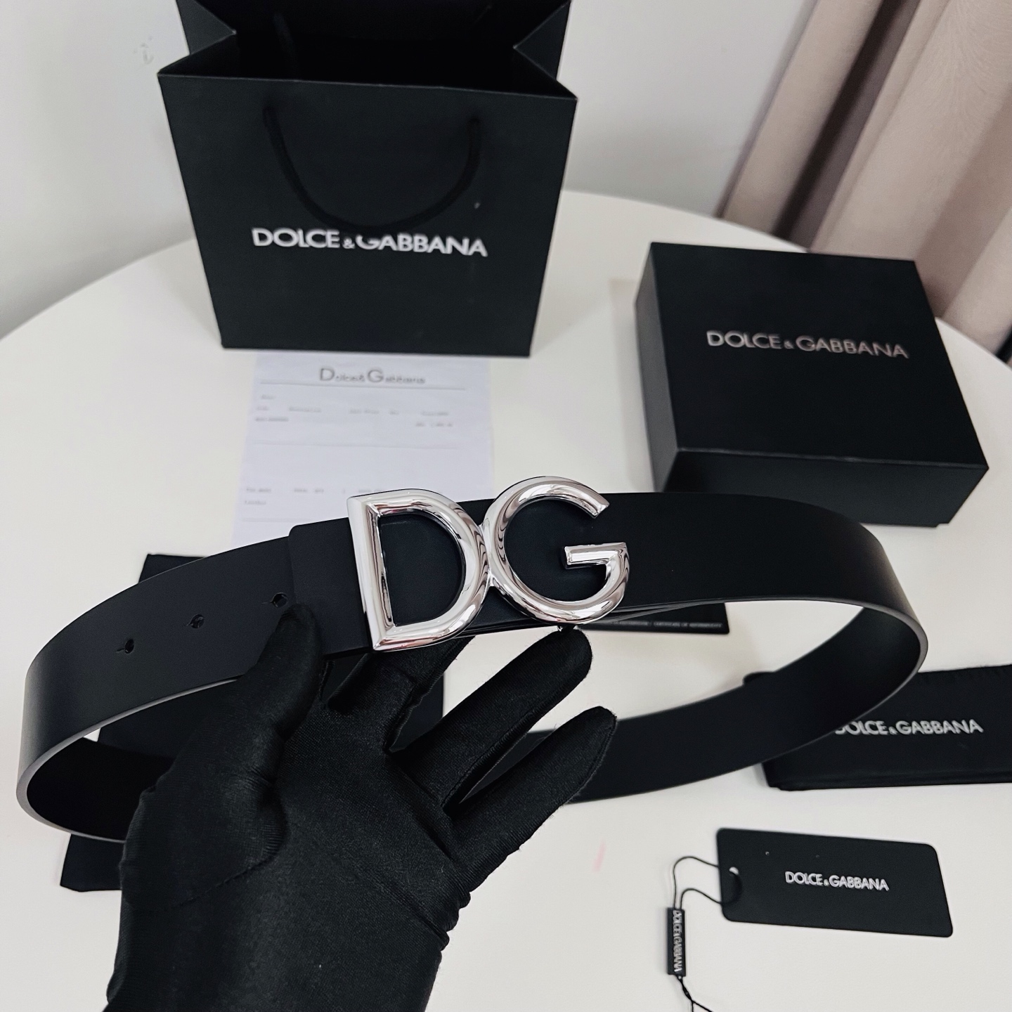 Dolce&Gabbana 新款 金色电镀金属徽标搭扣•搭扣下方设有点扣• 无镍搭扣与配件• 意大利制造