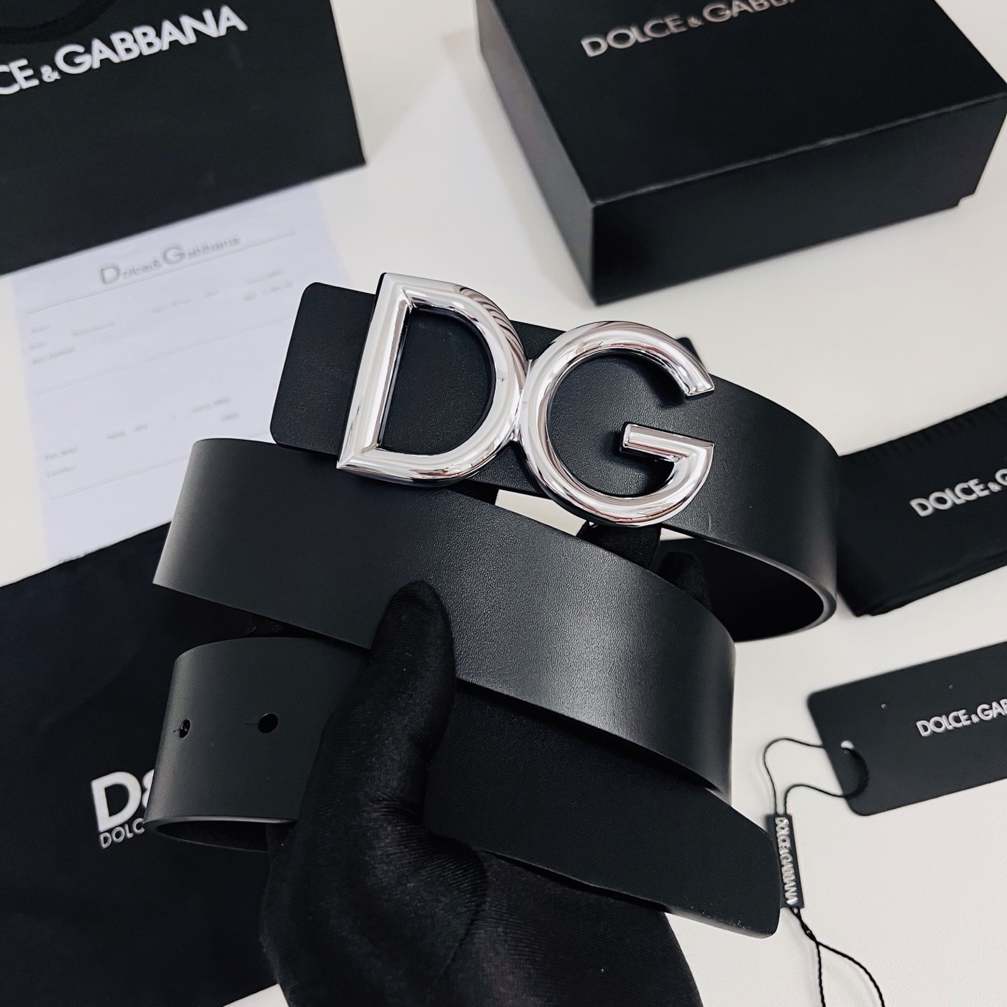 Dolce&Gabbana 新款 金色电镀金属徽标搭扣•搭扣下方设有点扣• 无镍搭扣与配件• 意大利制造