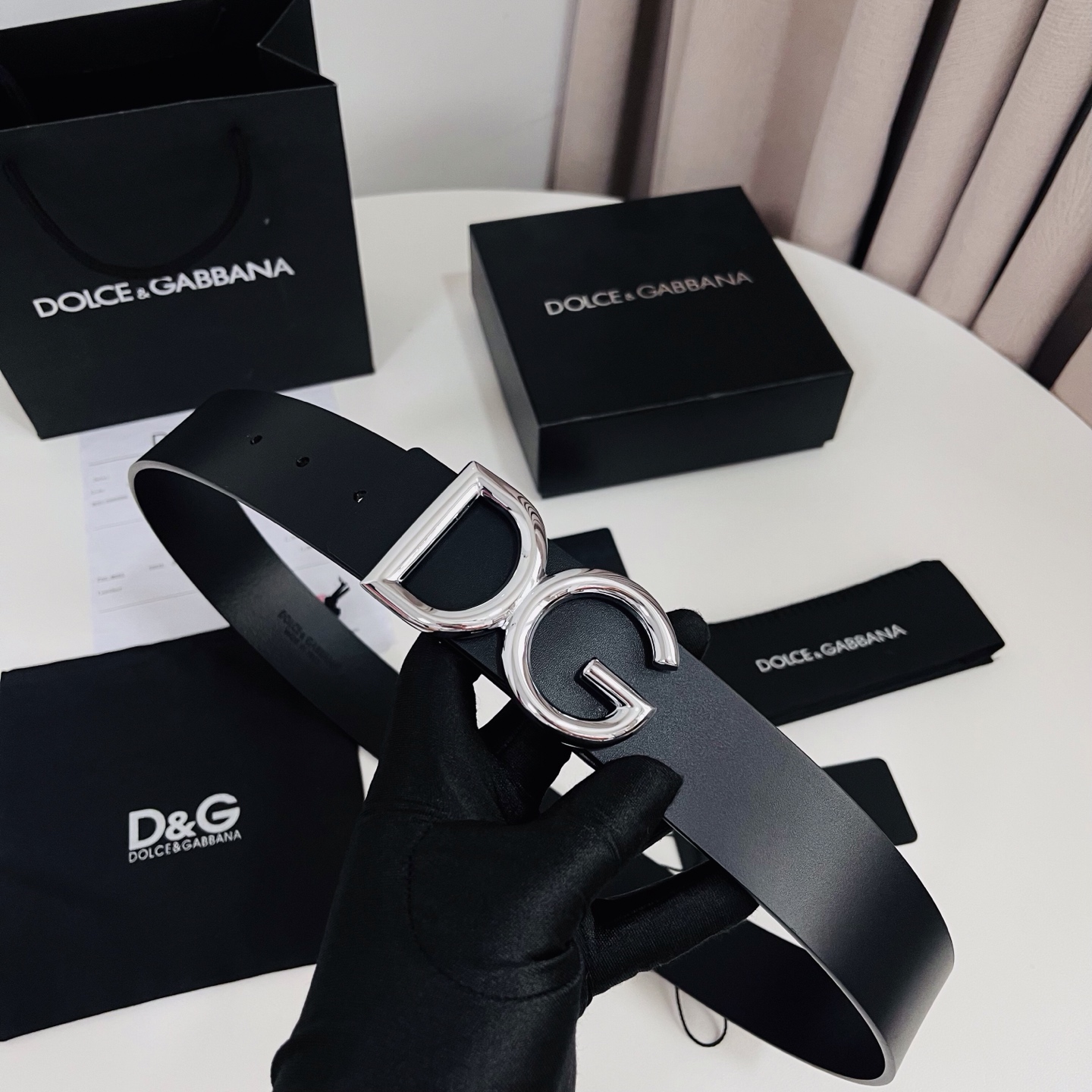 Dolce&Gabbana 新款 金色电镀金属徽标搭扣•搭扣下方设有点扣• 无镍搭扣与配件• 意大利制造