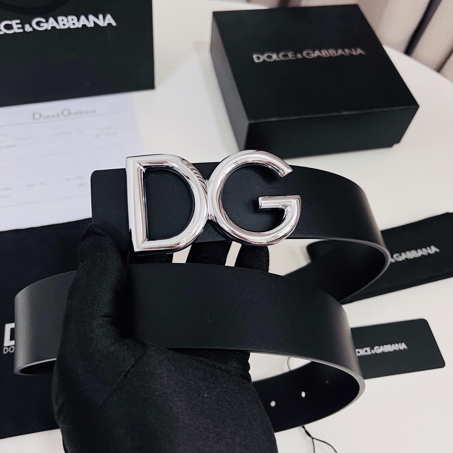 Dolce&Gabbana 新款 金色电镀金属徽标搭扣•搭扣下方设有点扣• 无镍搭扣与配件• 意大利制造