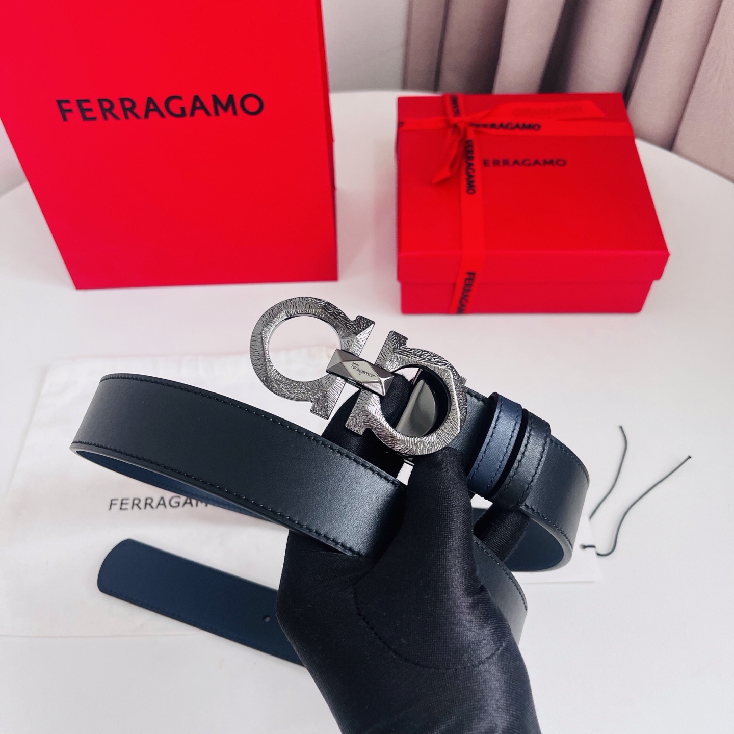 Ferragamo，菲拉格慕 ，宽度3.5cm 高级定制款男士皮带 黑兰双面进口牛皮 可双面使用 自行选
