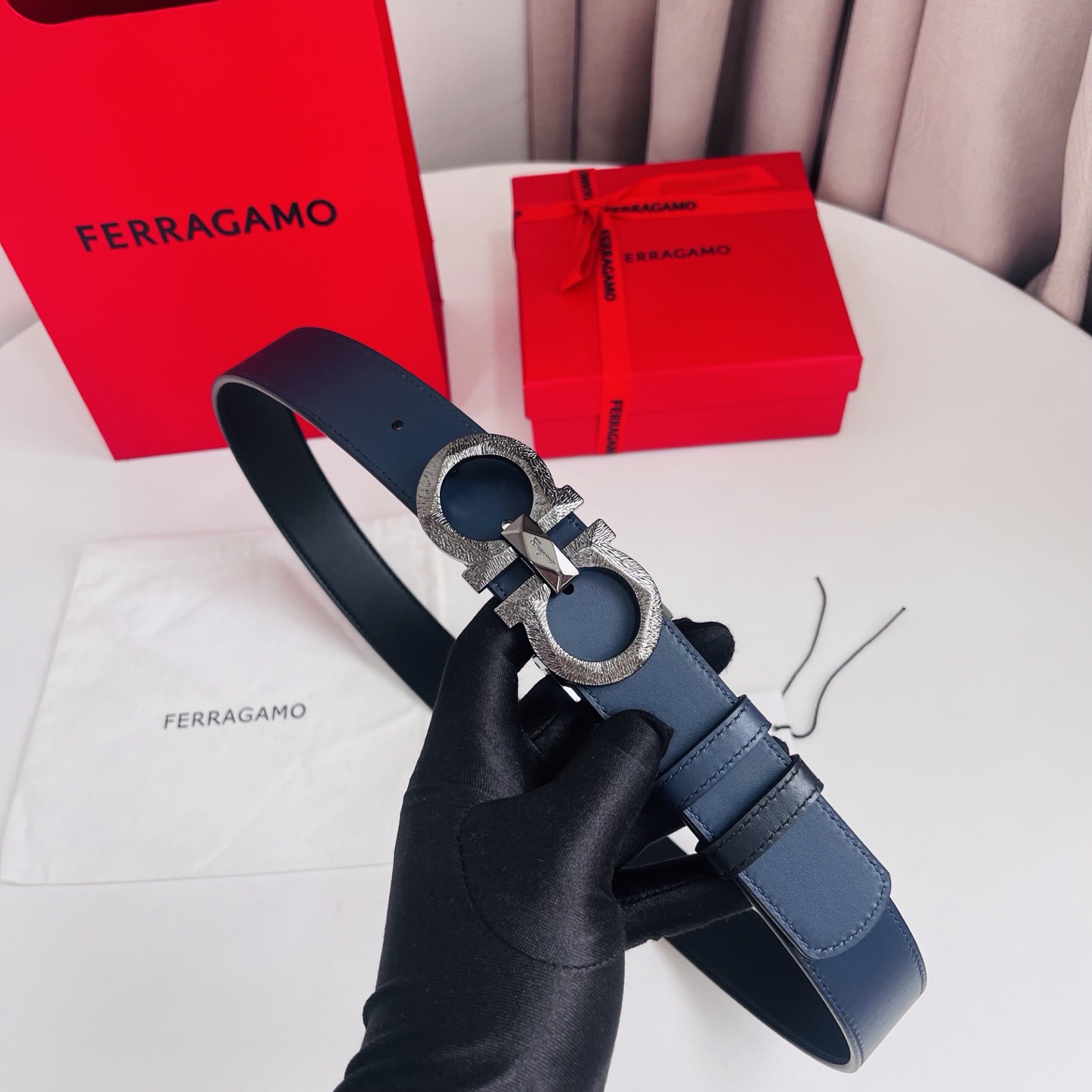 Ferragamo，菲拉格慕 ，宽度3.5cm 高级定制款男士皮带 黑兰双面进口牛皮 可双面使用 自行选