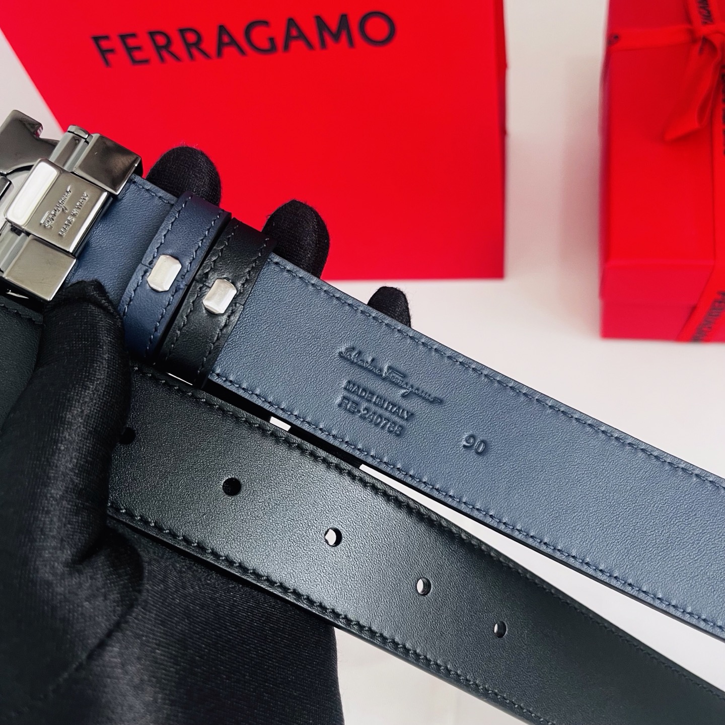 Ferragamo，菲拉格慕 ，宽度3.5cm 高级定制款男士皮带 黑兰双面进口牛皮 可双面使用 自行选