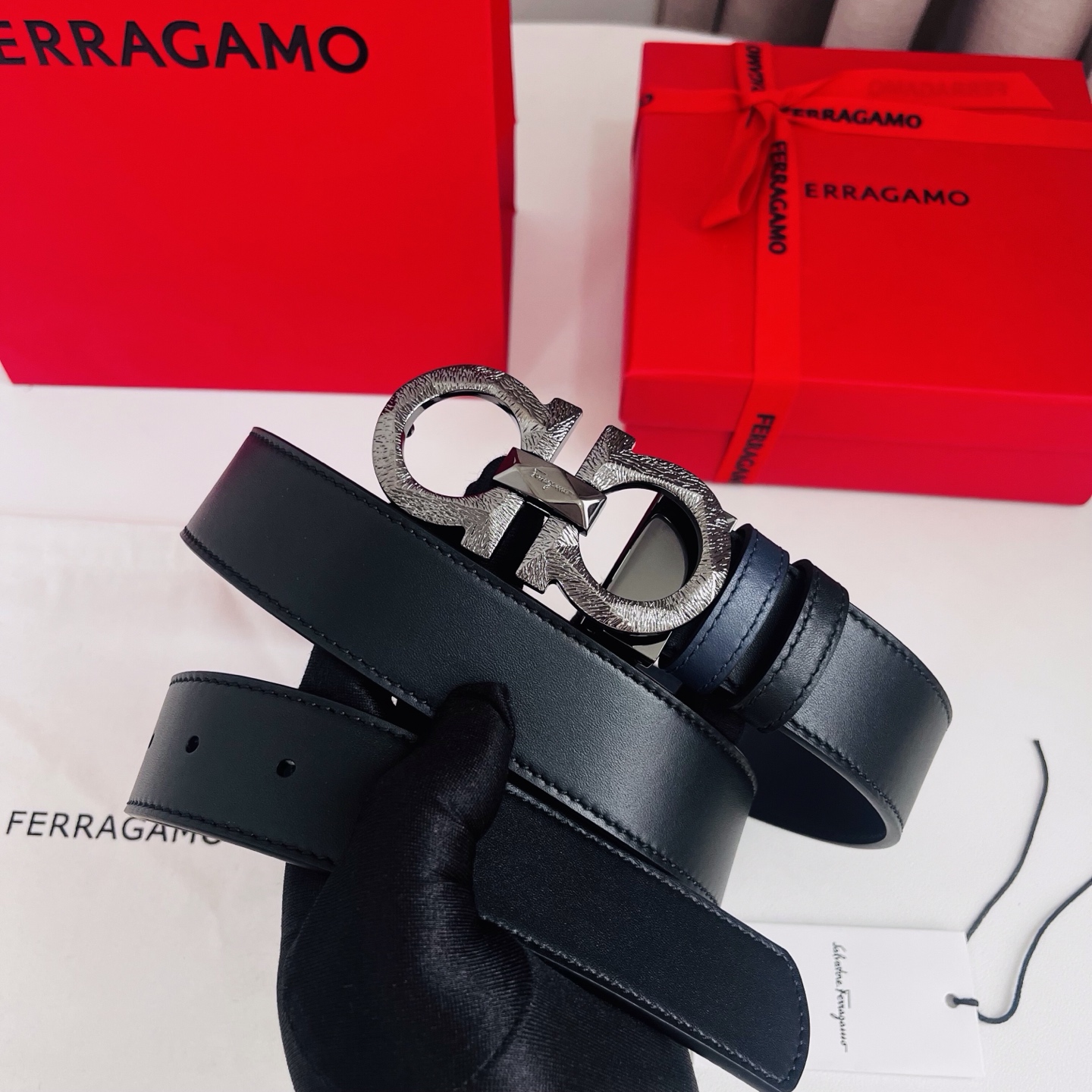 Ferragamo，菲拉格慕 ，宽度3.5cm 高级定制款男士皮带 黑兰双面进口牛皮 可双面使用 自行选
