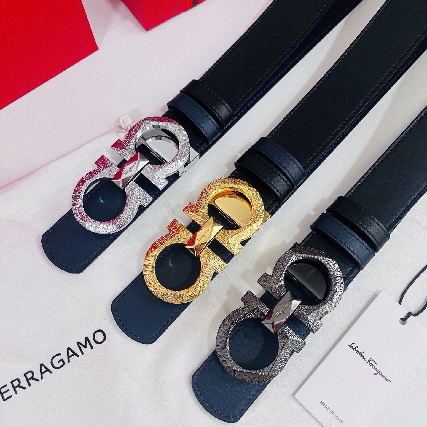 Ferragamo，菲拉格慕 ，宽度3.5cm 高级定制款男士皮带 黑兰双面进口牛皮 可双面使用 自行选