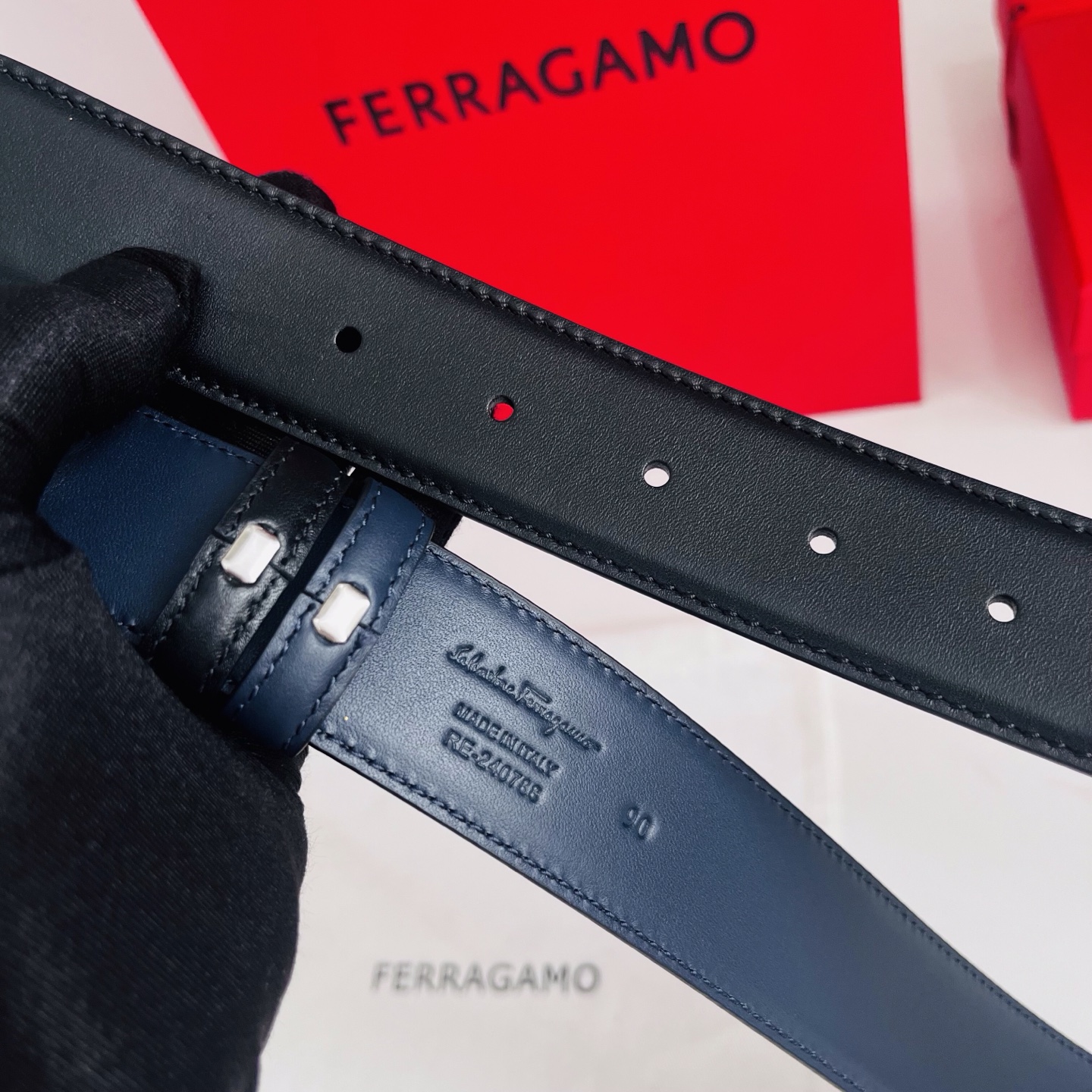Ferragamo，菲拉格慕 ，宽度3.5cm 高级定制款男士皮带 黑兰双面进口牛皮 可双面使用 自行选